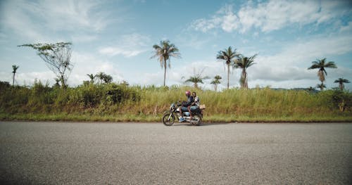 Twee Mannen Rijden Motorfiets