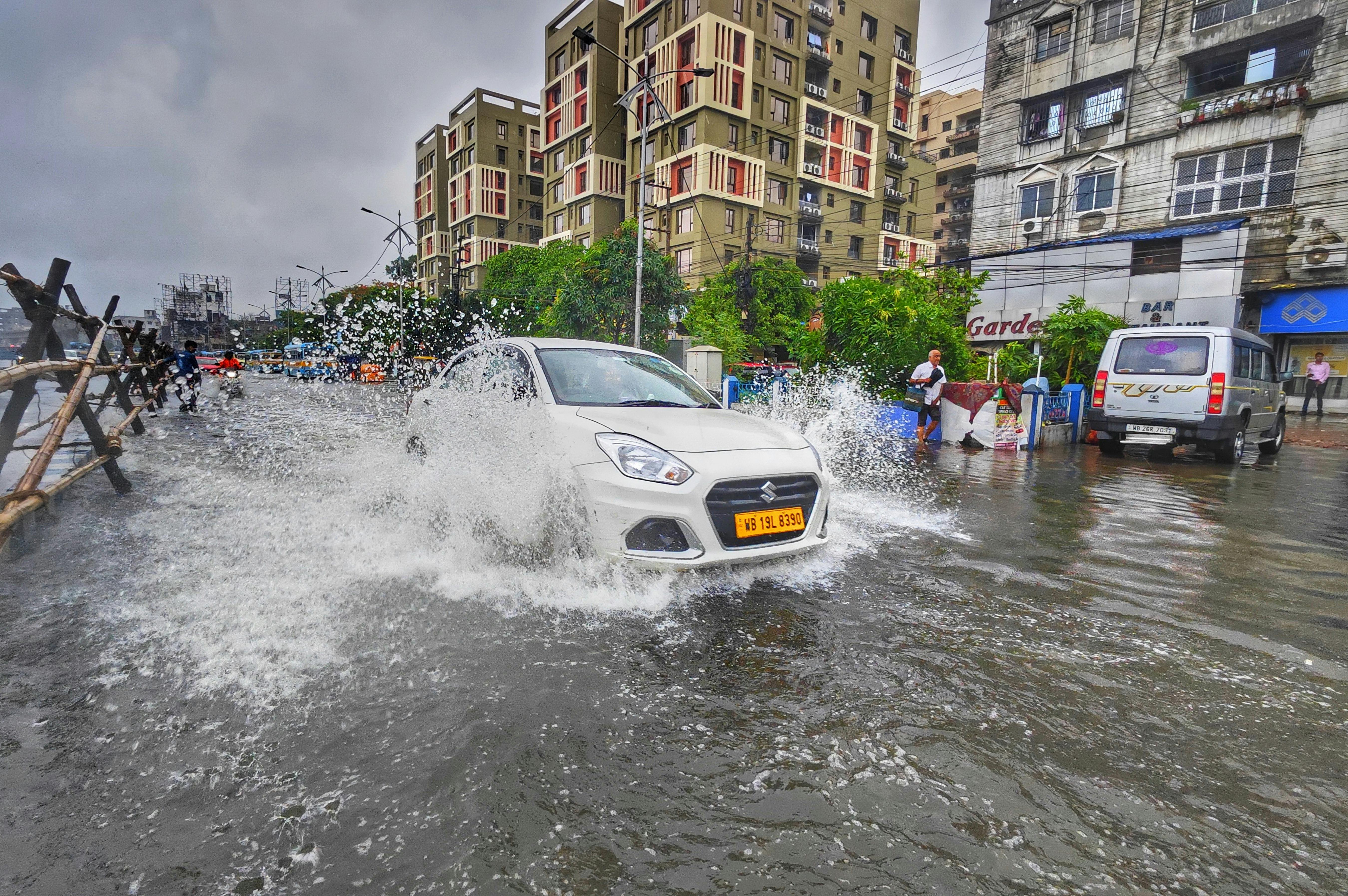 Is human-driven climate change causing the sea levels to rise? — Photo by Dibakar Roy on Pexels