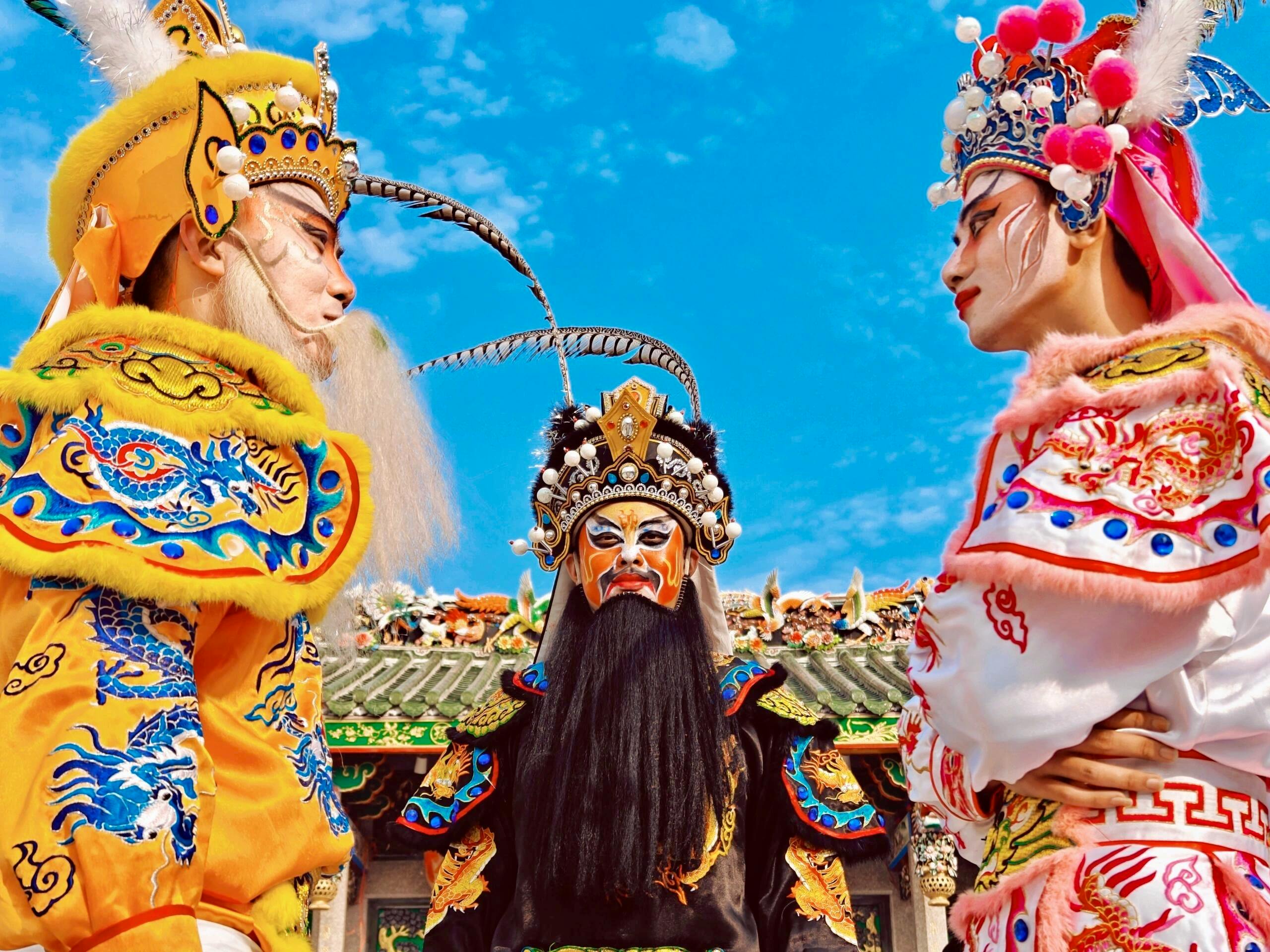 Ücretsiz abartılı kostümler, açık hava performansı, apaclunarnewyearsearch içeren Ücretsiz stok fotoğraf Stok Fotoğraflar