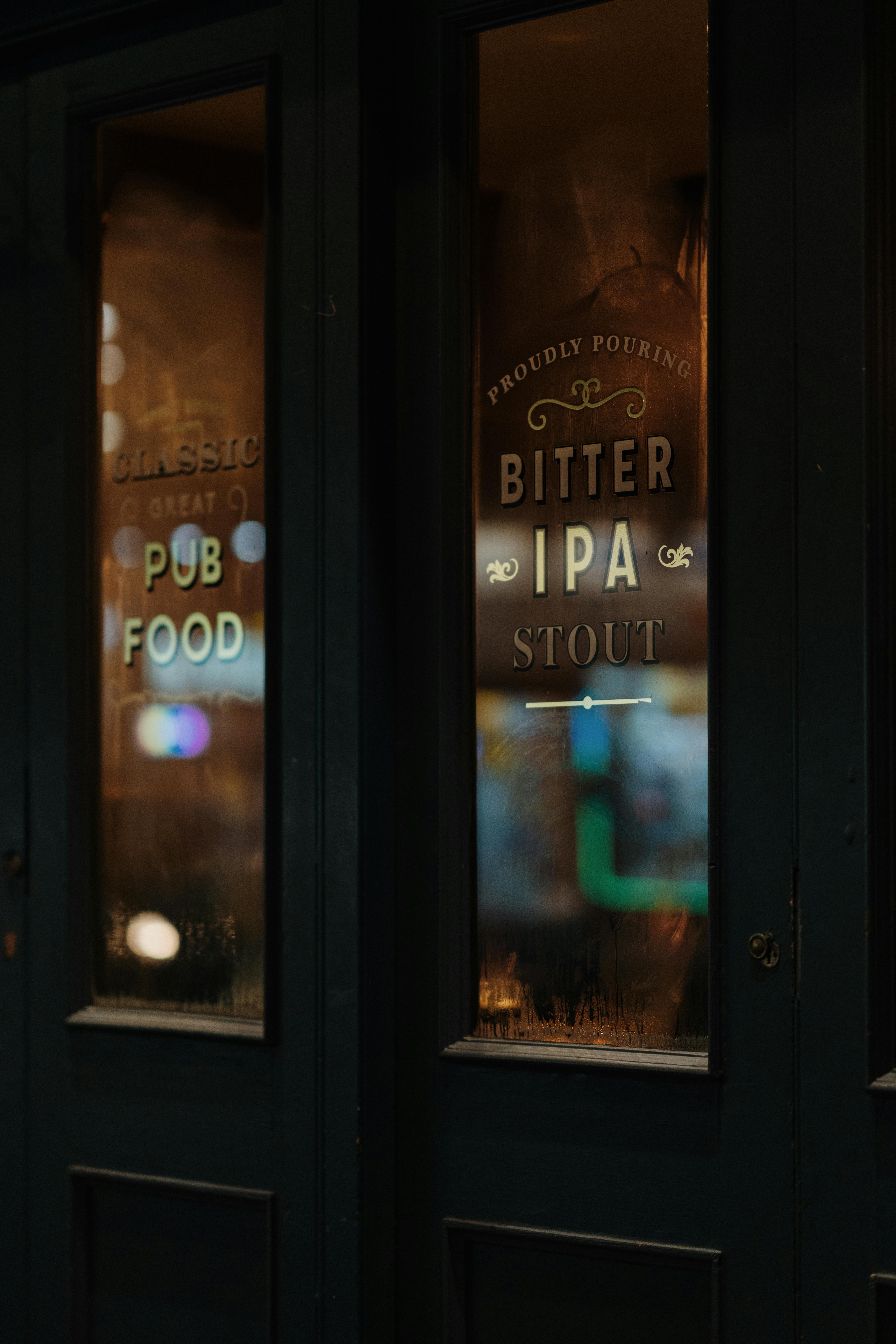 Foam-borne pubs: bere artizanală, vibe local