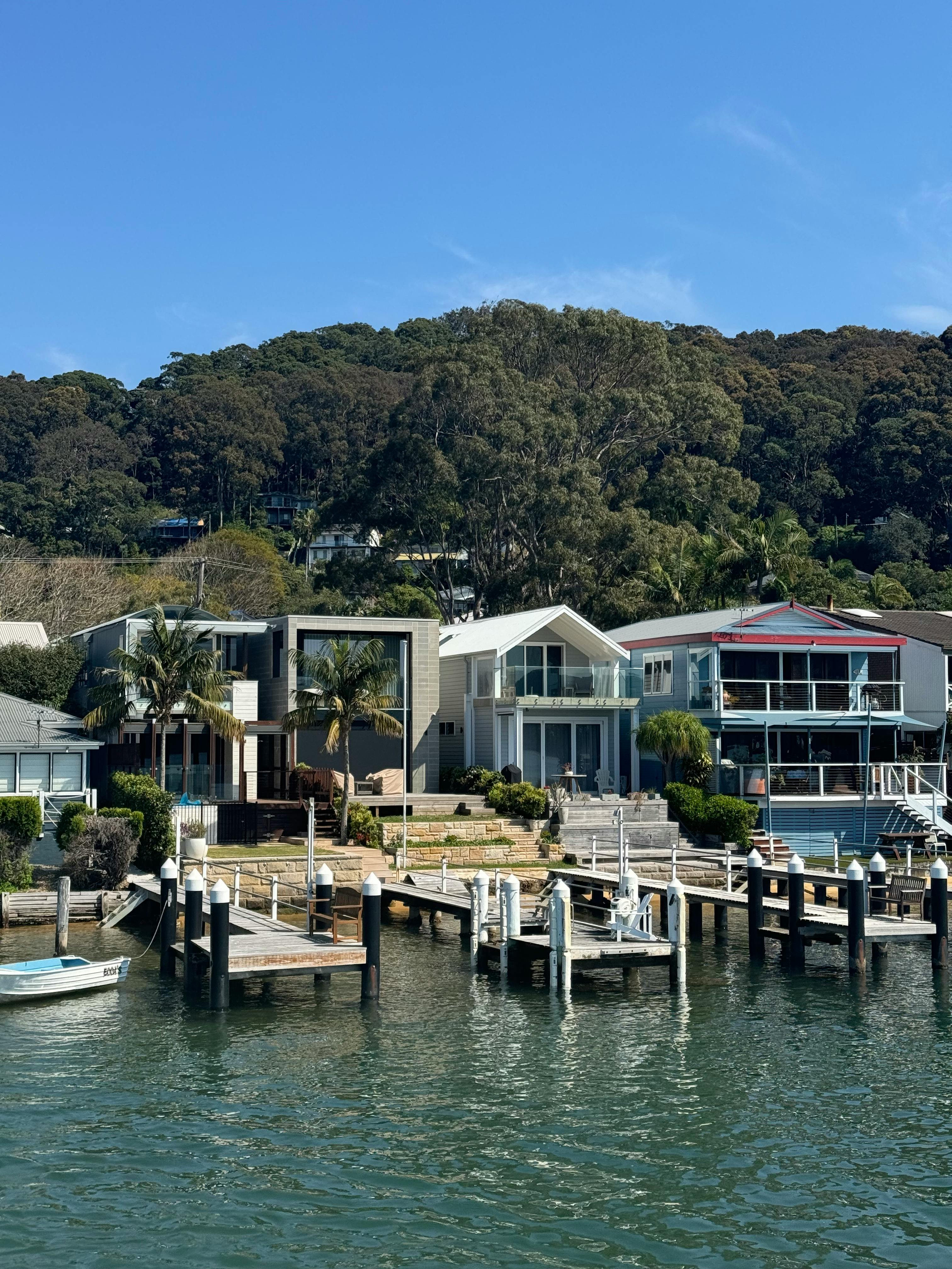 Khám Phá Những Lợi Ích Khi Mua Kệ Trưng Bày Tại Quận 12 - Nơi Giao Thoa Giữa Nghệ Thuật Và Thương Mại