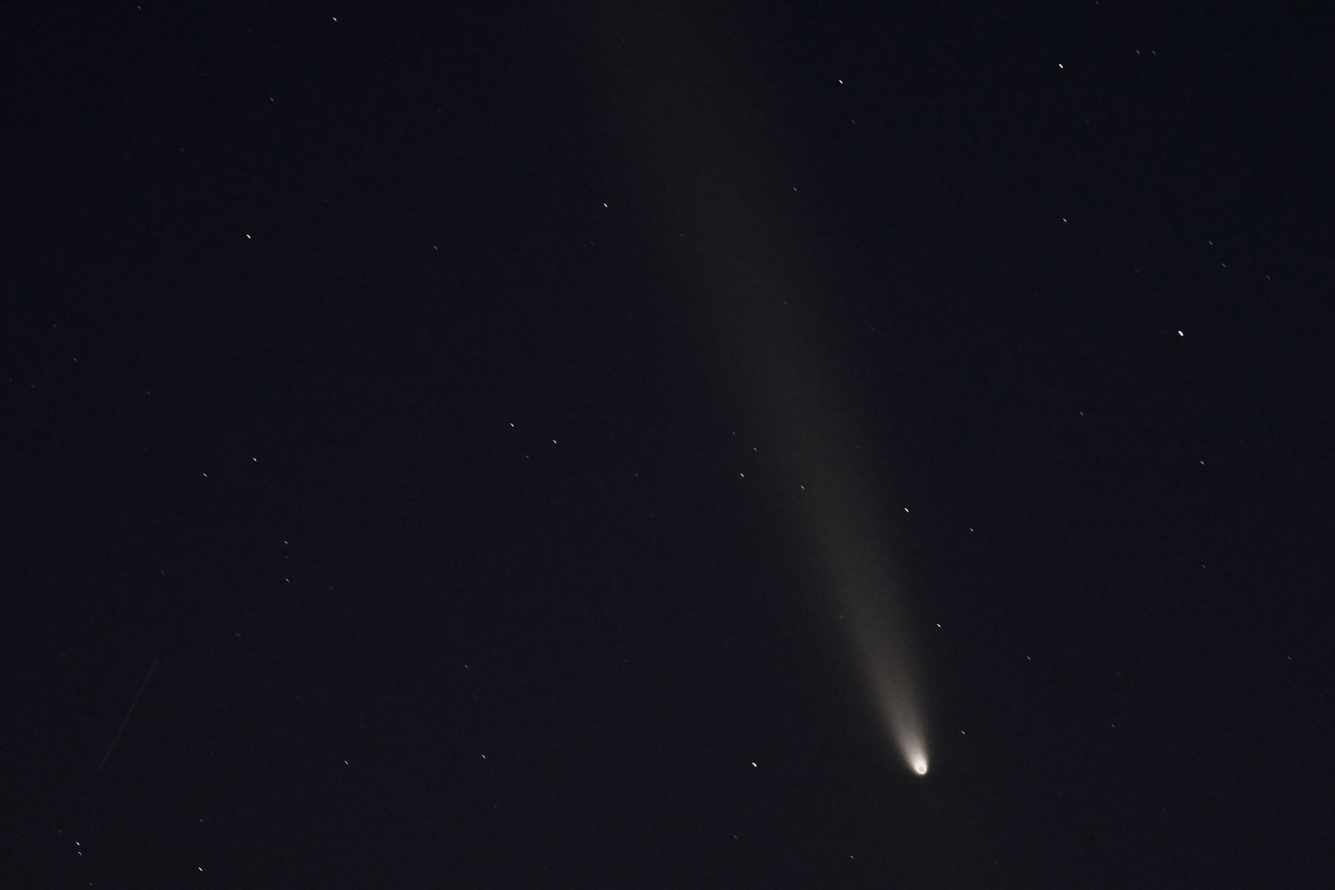 Capture of a comet streaking across a starry night sky in Arizona, United States.
