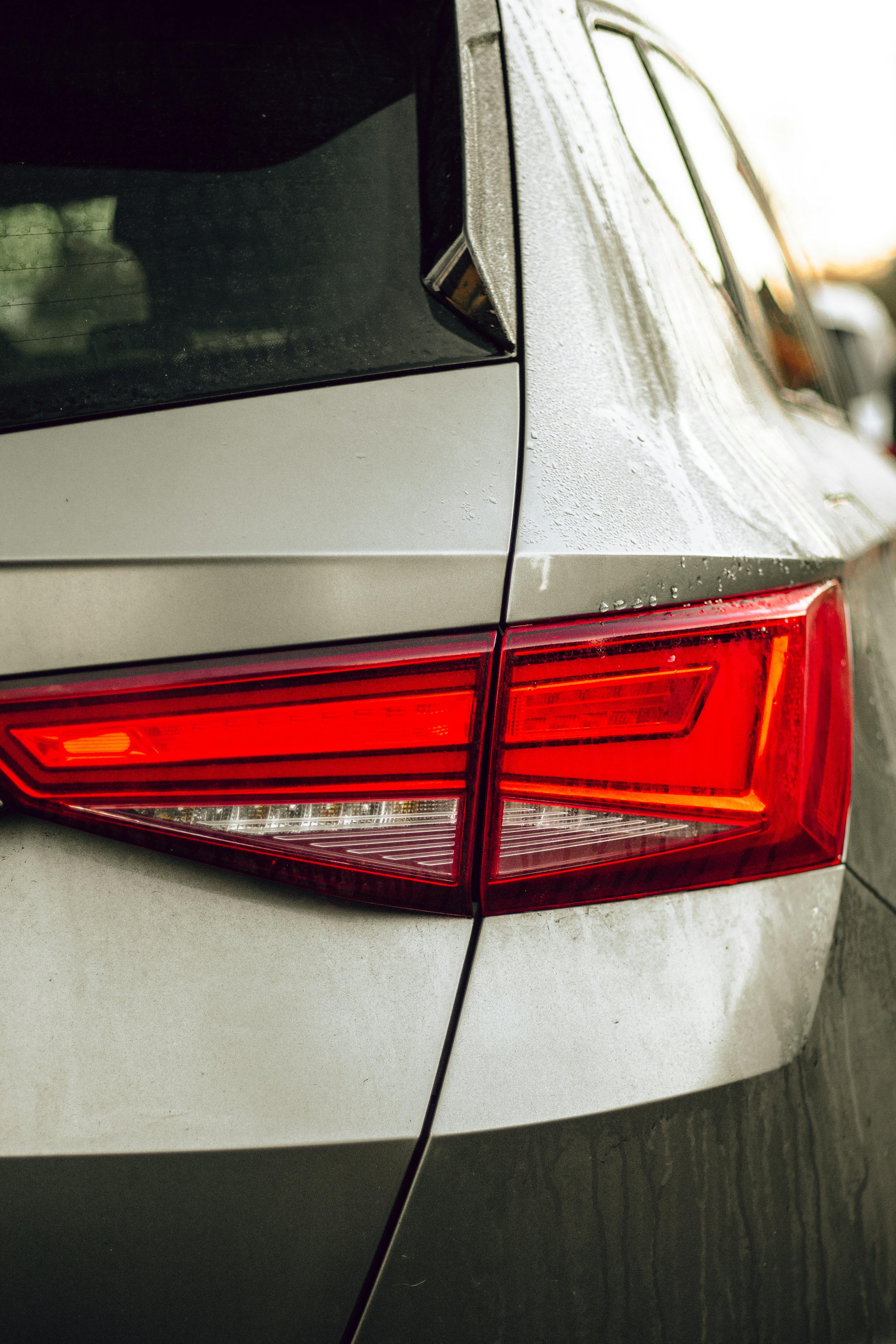 免費 光反射, 創意照明, 四門轎車 的 免費圖庫相片 圖庫相片