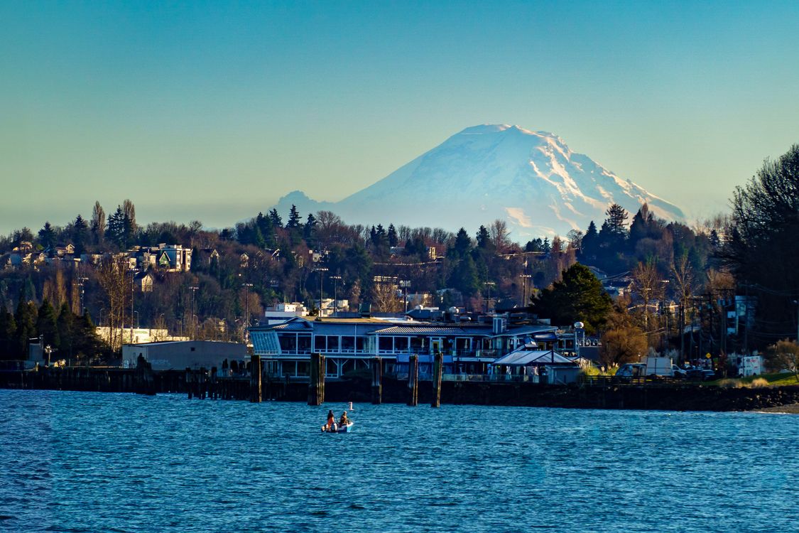 Scenic View of Mount Rainier from Seattle Waterfront · Free Stock Photo