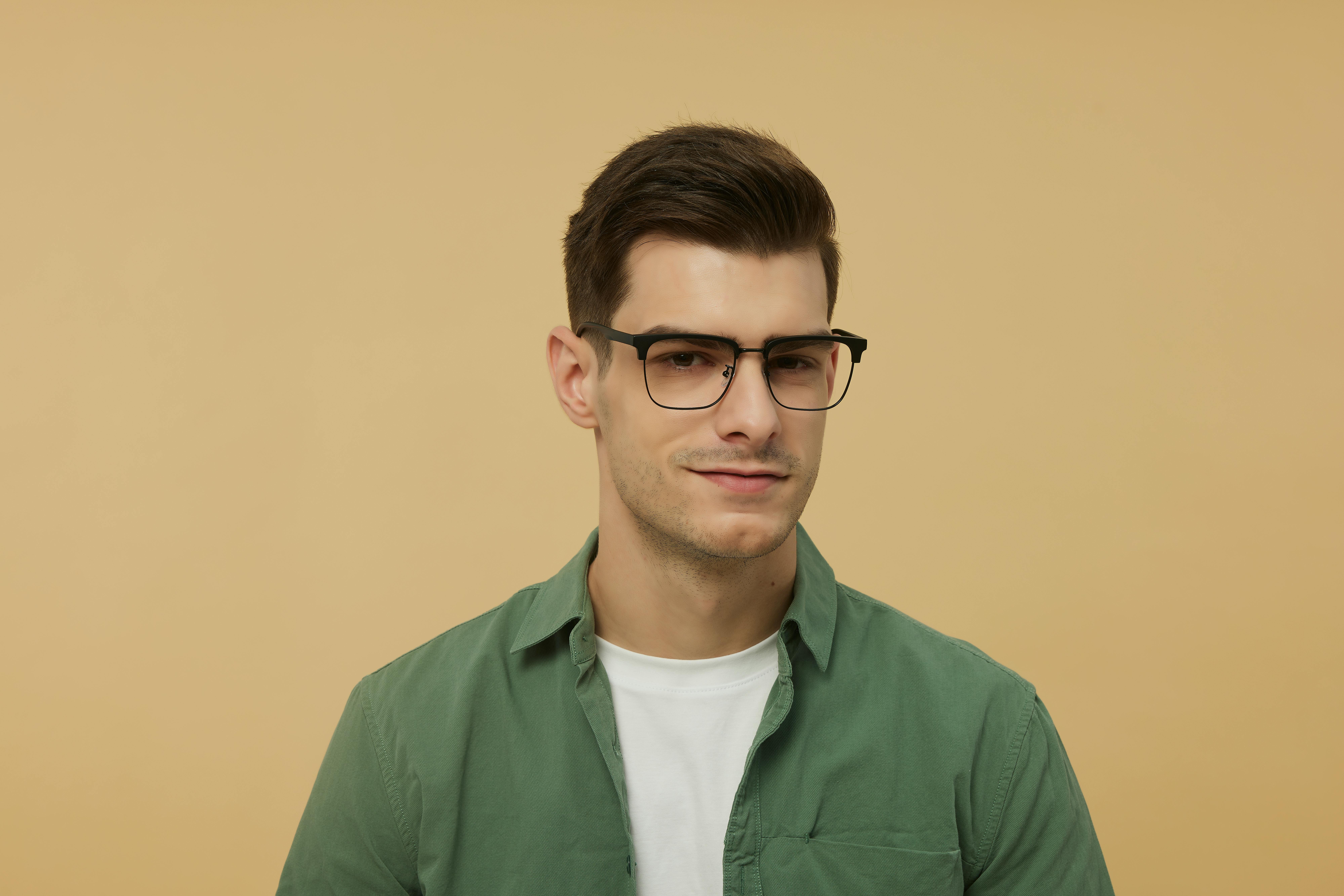 bezplatná Obchodní Elegance: Minimalistické Brýle Bez Obrouček Základová fotografie