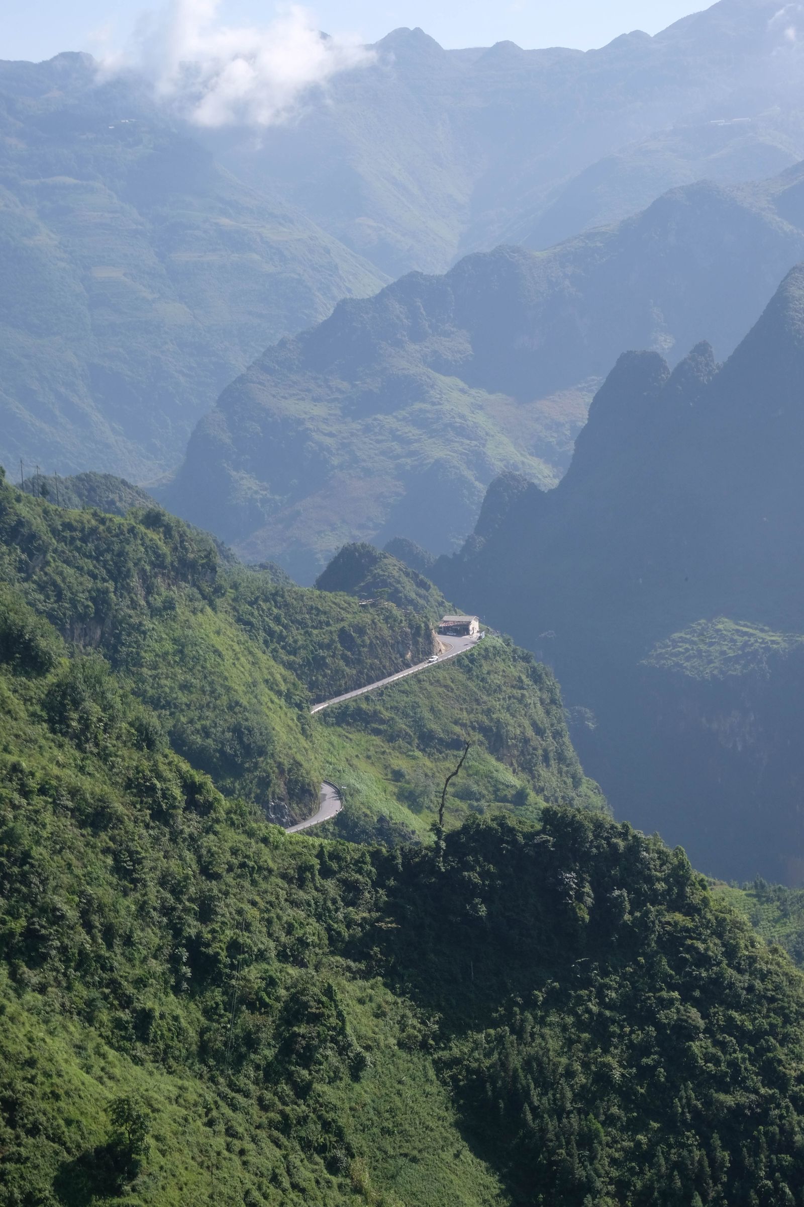 Scenic Ha Giang mountain road near Ma Pi Leng showing photography timing on an Easy Rider trip