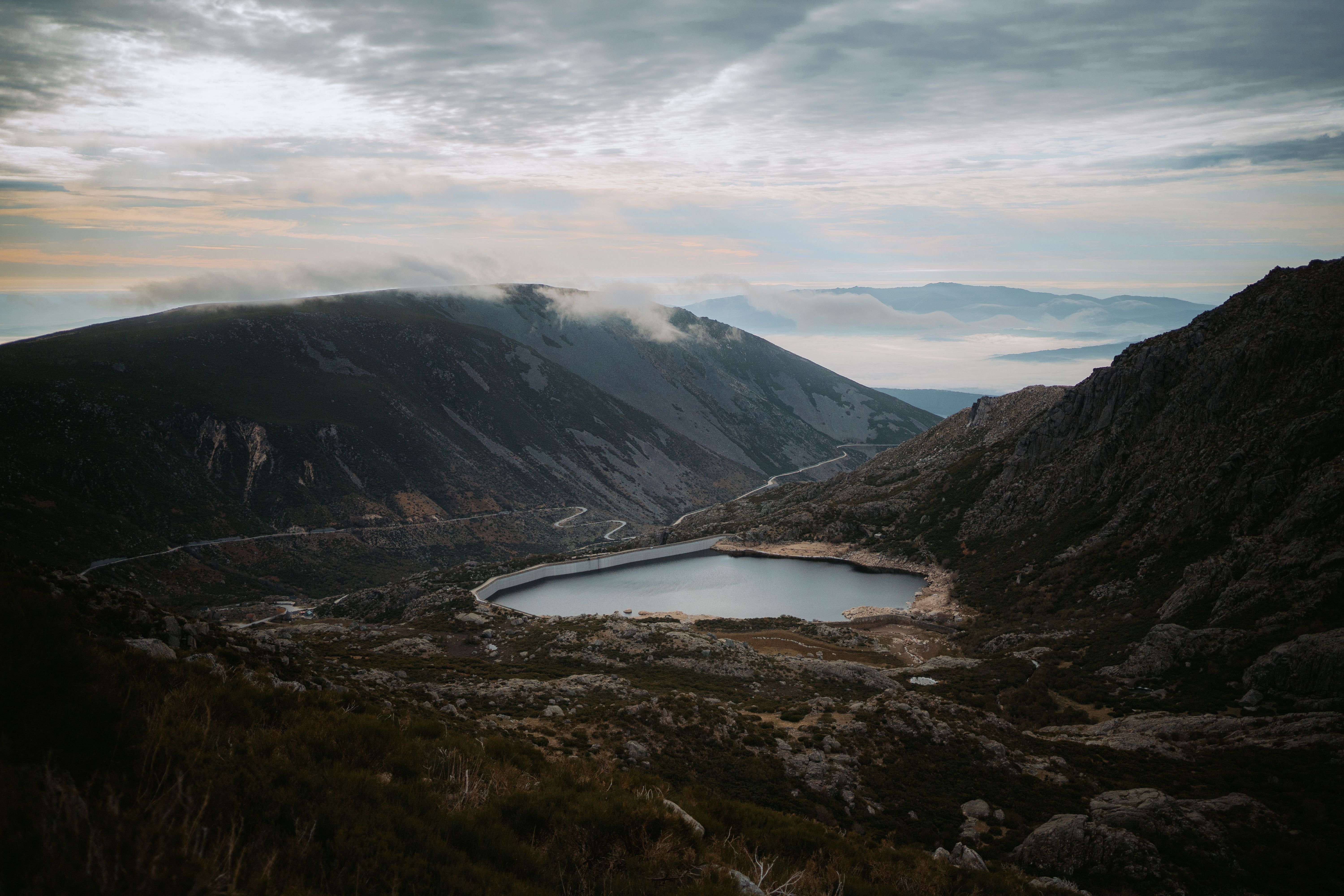 Scenic Mountain Lake at Dusk with Foggy Peaks · Free Stock Photo