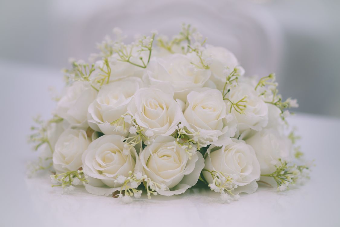 Wedding invitation white-roses