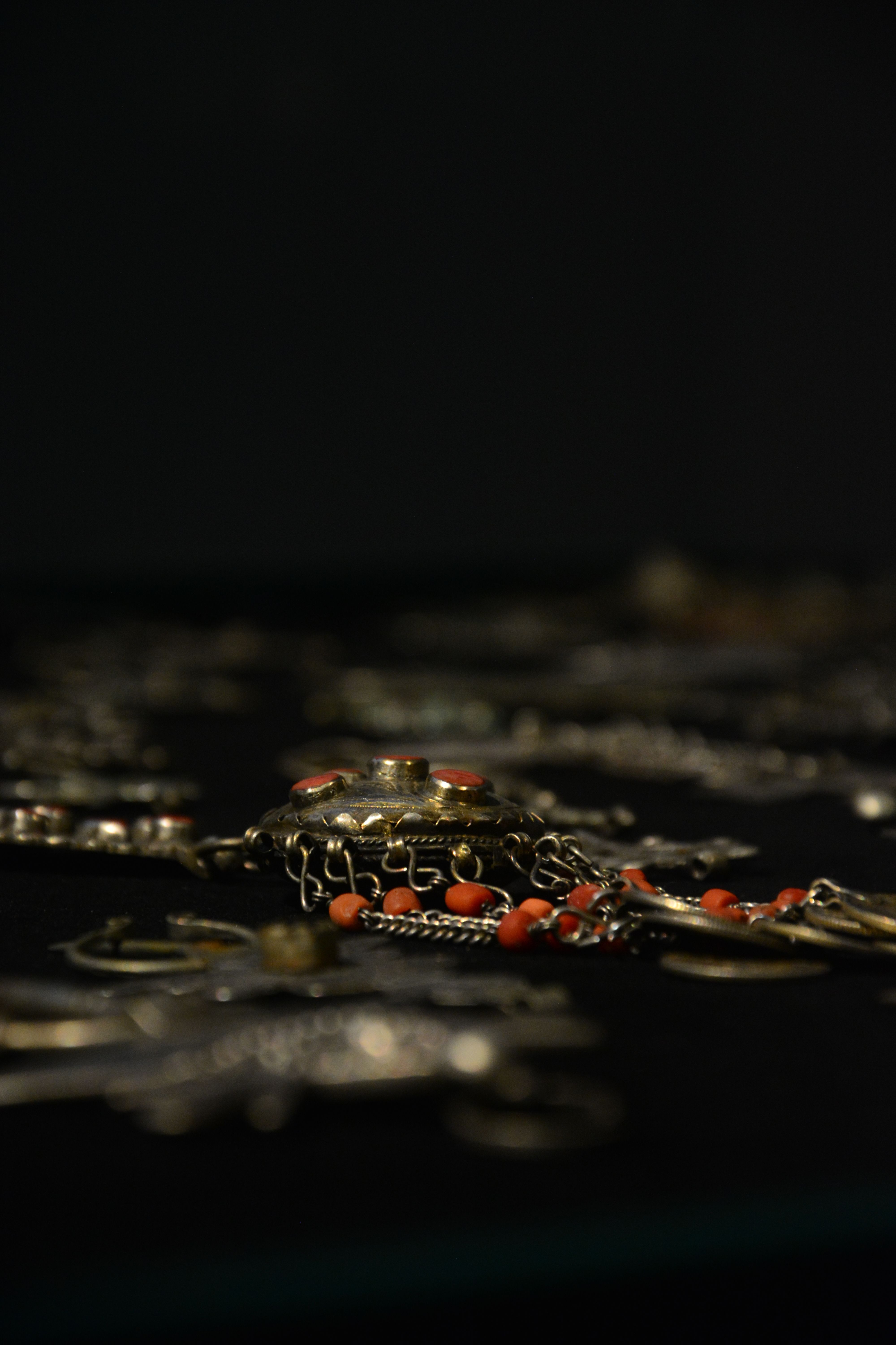 مجوهرات مغربية — bijoux corail et argent 925 en cadeau, souk de Rabat
