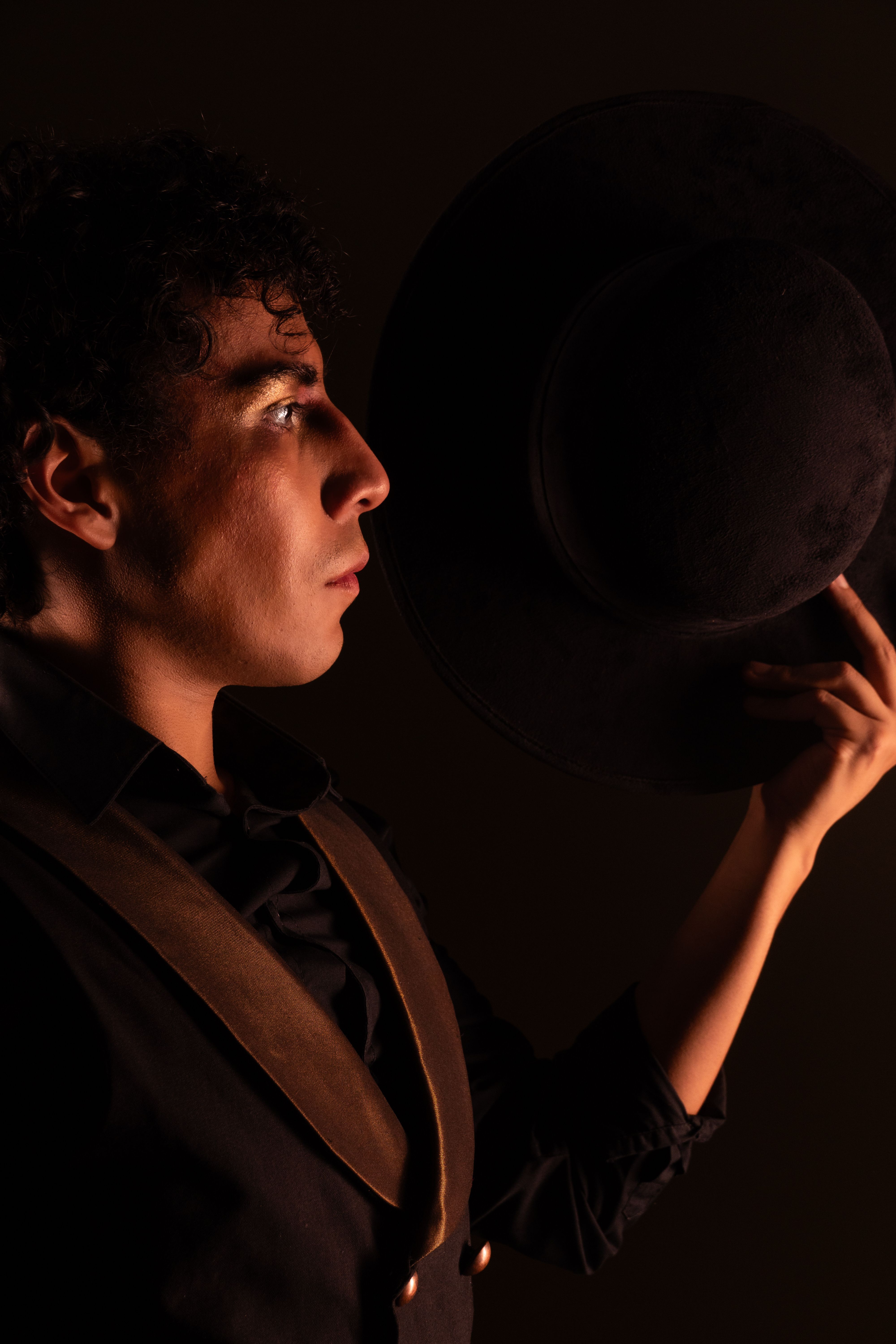Elegant Portrait of a Contemporary Dancer in Profile · Free Stock Photo