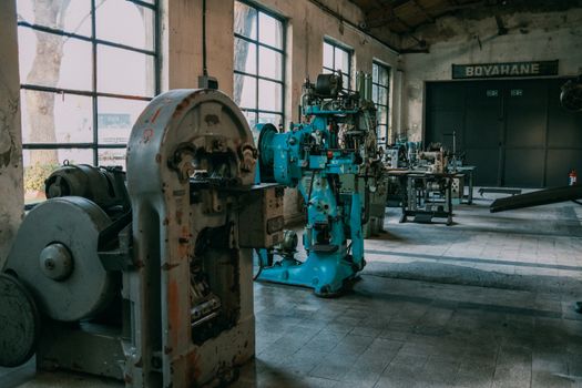 fabrikasi industri
