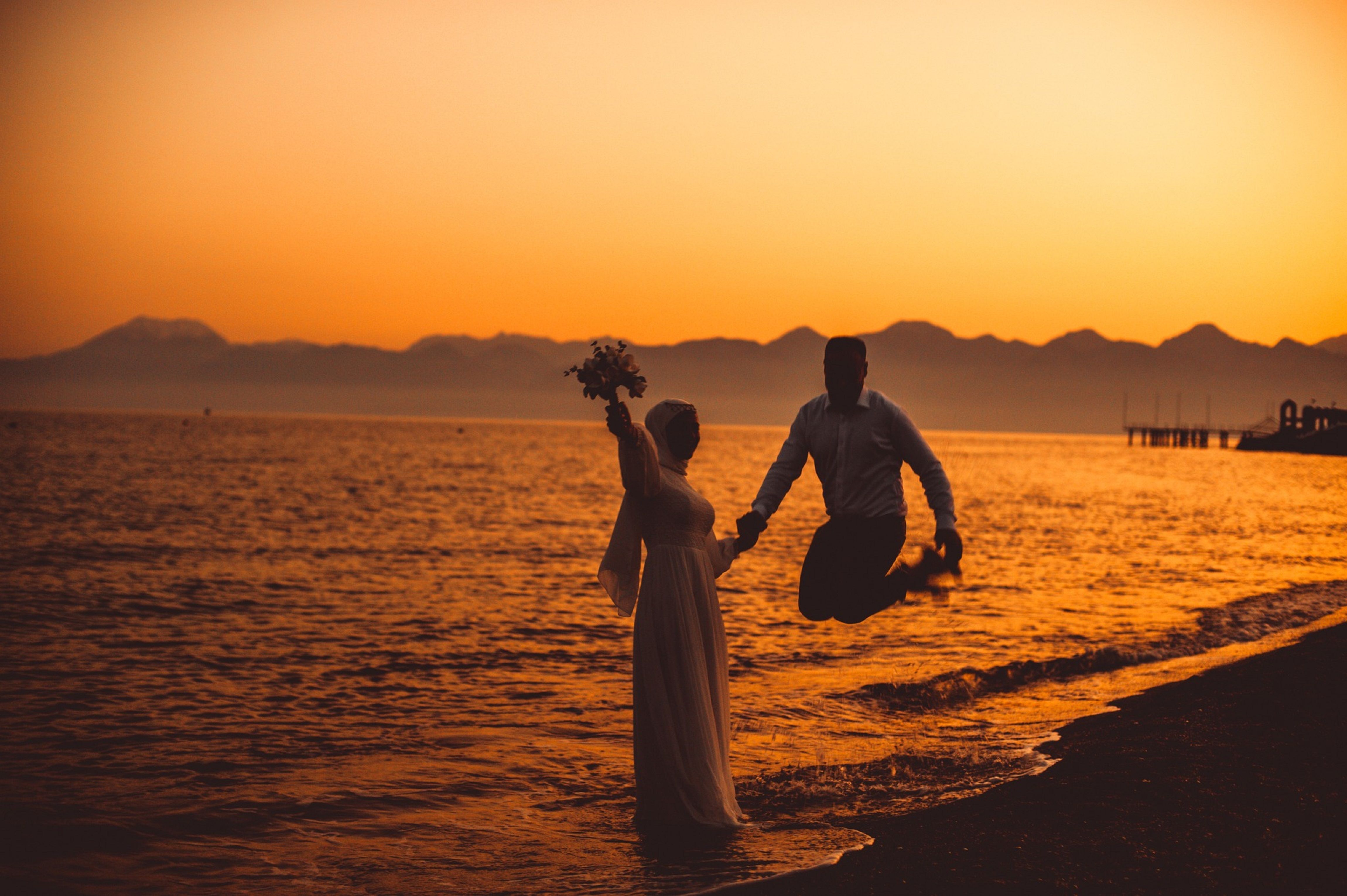 Romantic Beach Wedding at Sunset · Free Stock Photo