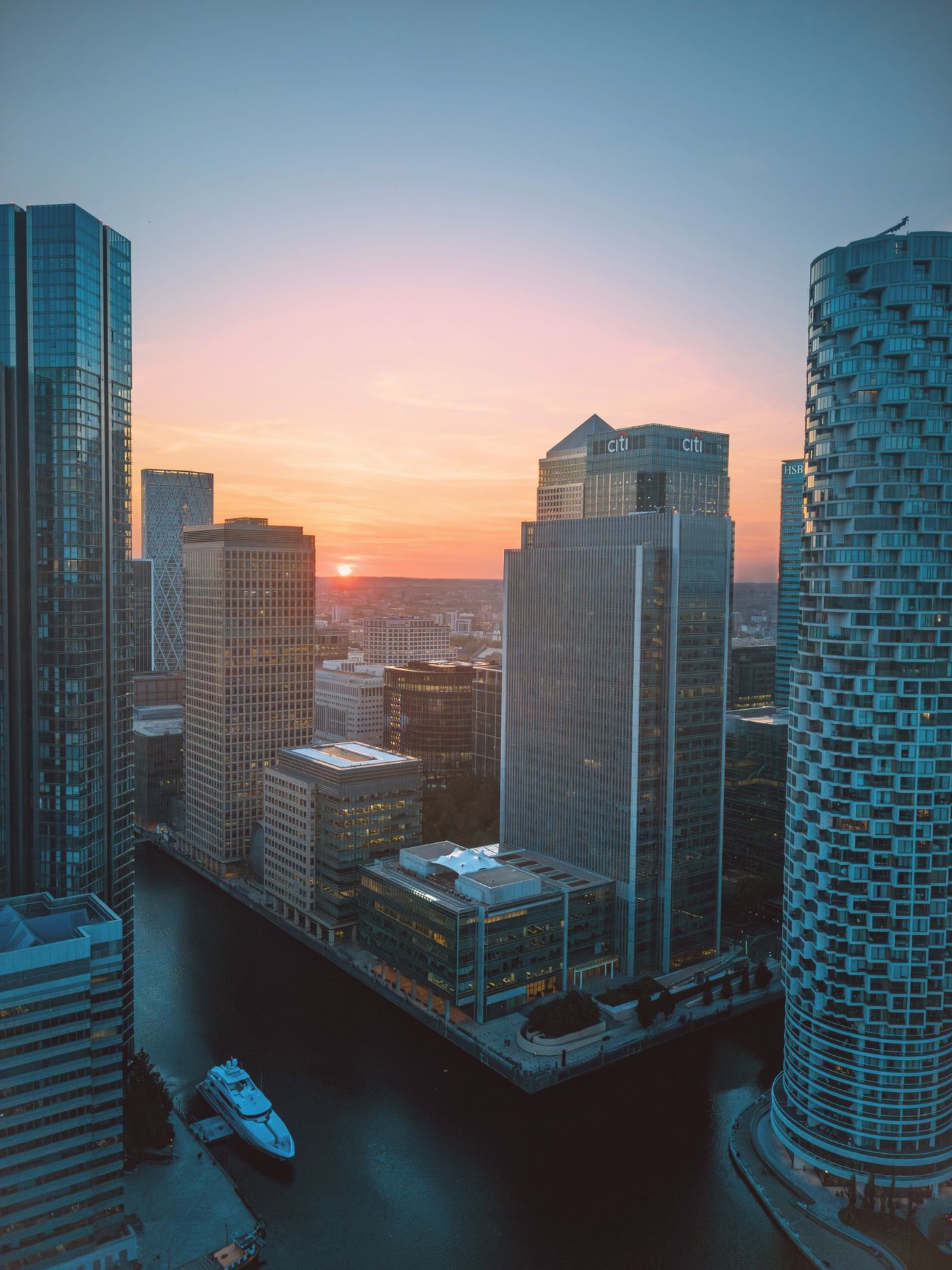 London financial district skyline representing Accounting Guru's United Kingdom presence