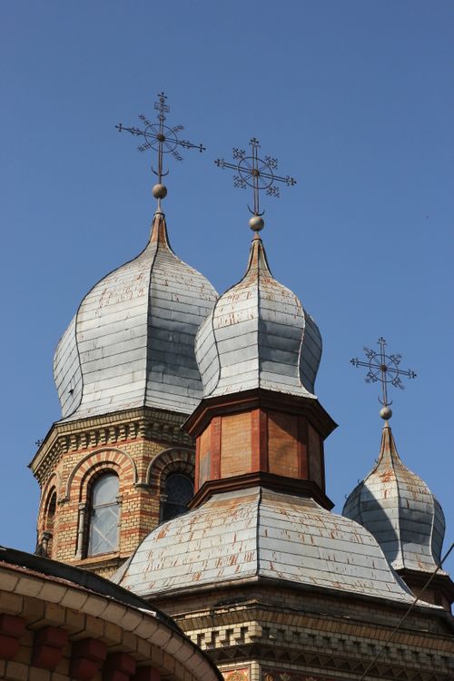 Free Close-up of Eastern Orthodox church domes under a clear blue sky, showcasing intricate architecture. Stock Photo