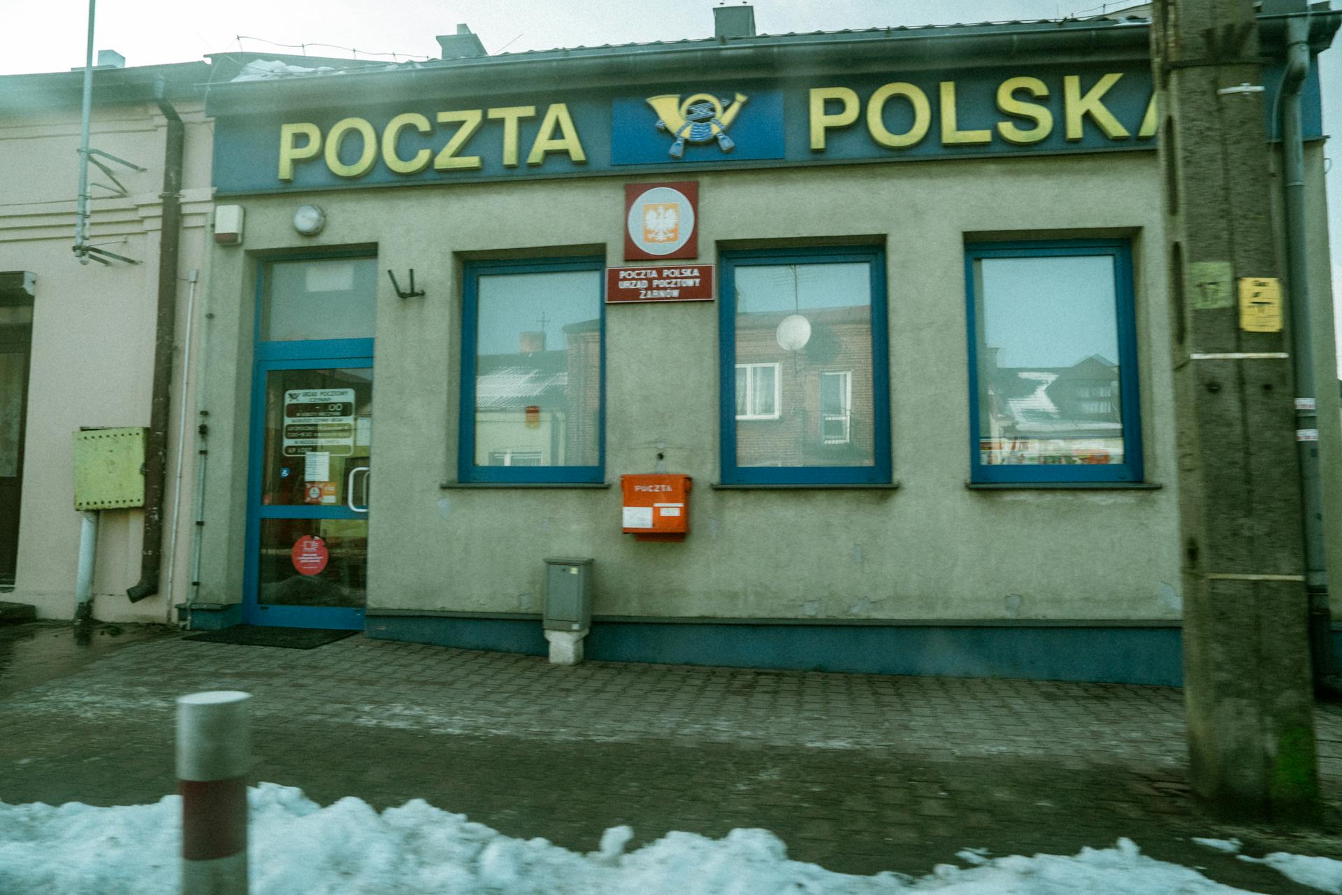 Image of Poczta Polska post office building in Ząbkowice Sląskie, Poland on a snowy day.