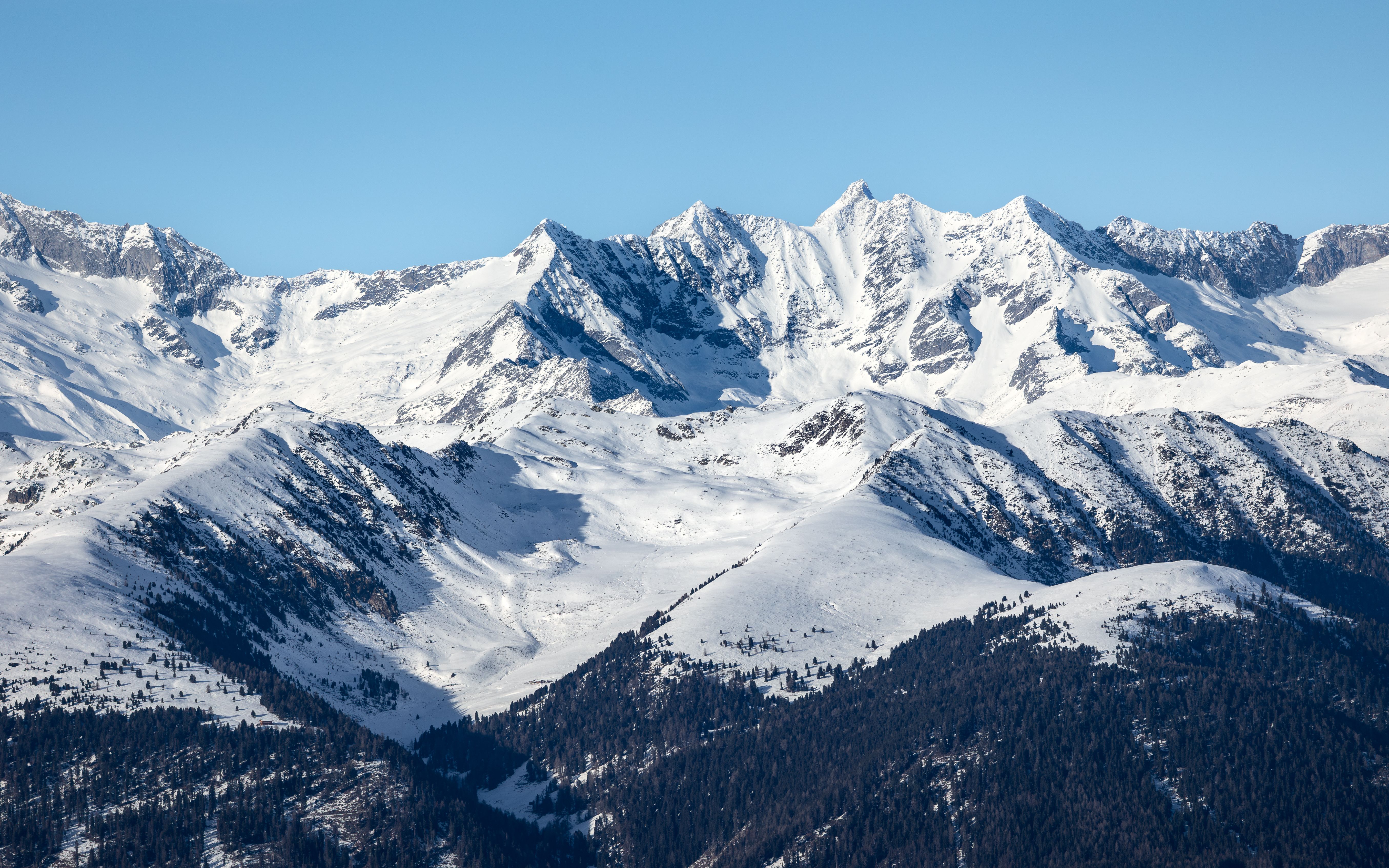 Breathtaking Snowy Mountain Peaks in Winter Landscape · Free Stock Photo