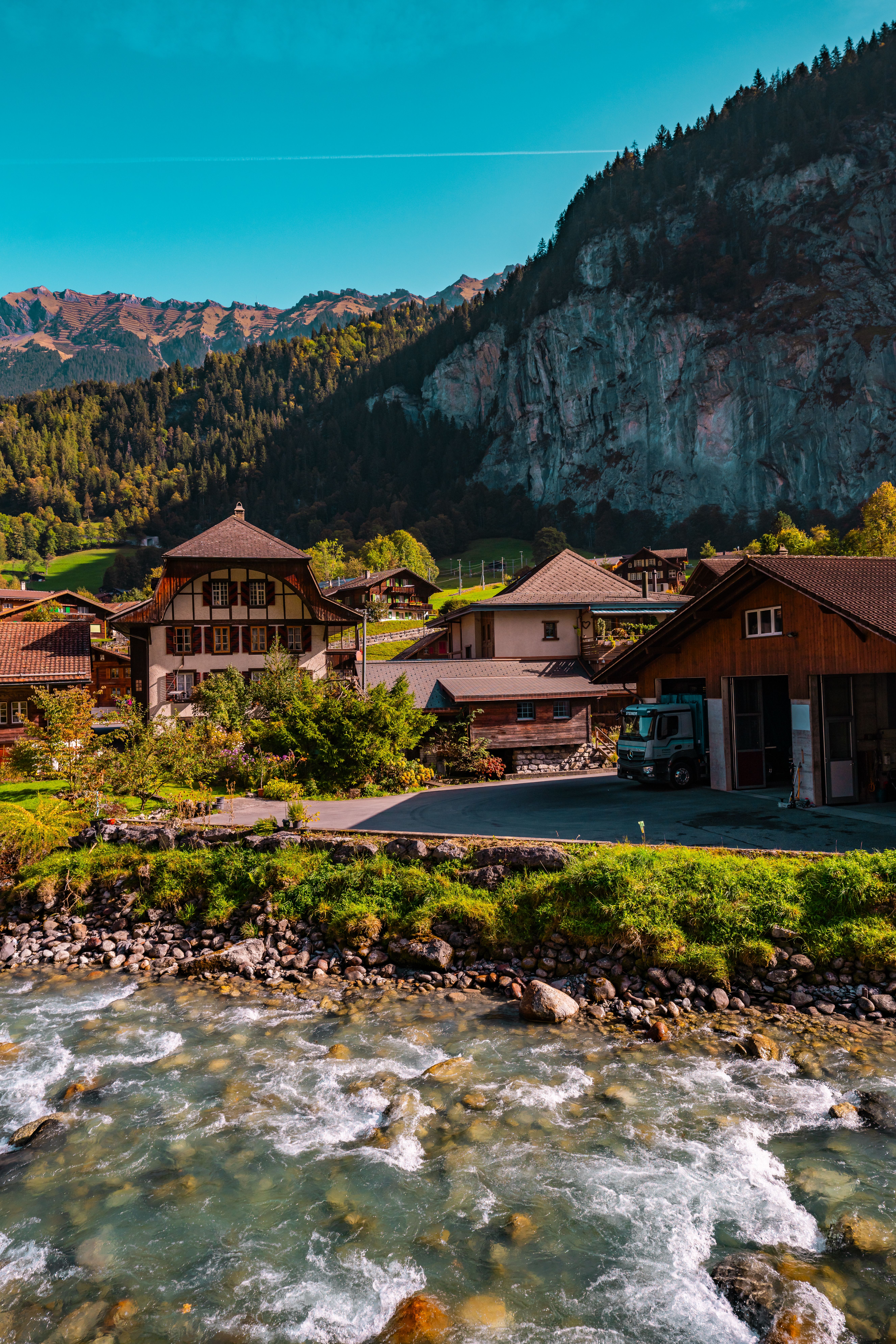 Scenic Swiss Countryside with Rustic Chalets · Free Stock Photo