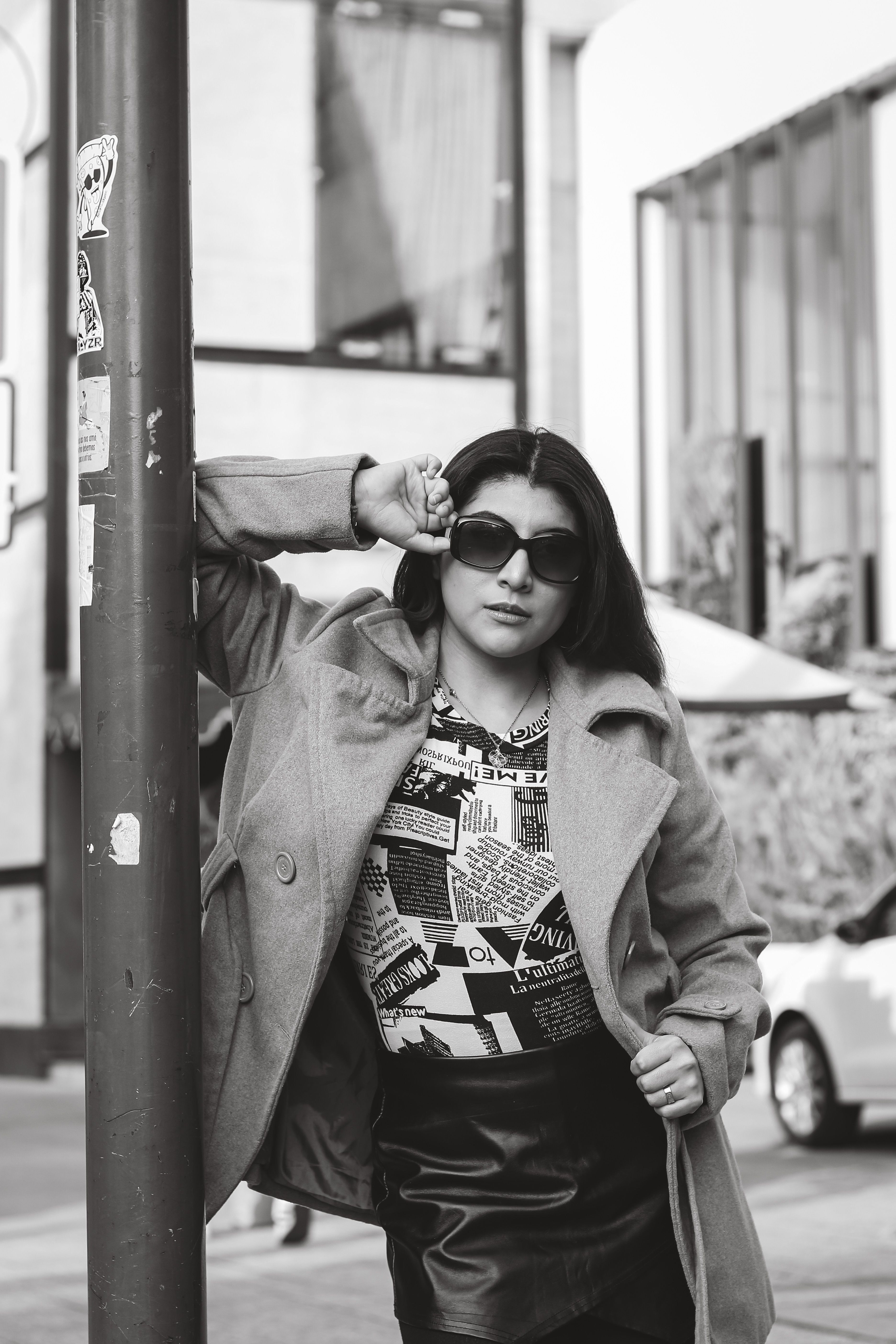 Chic Urban Fashion Portrait in Black and White · Free Stock Photo