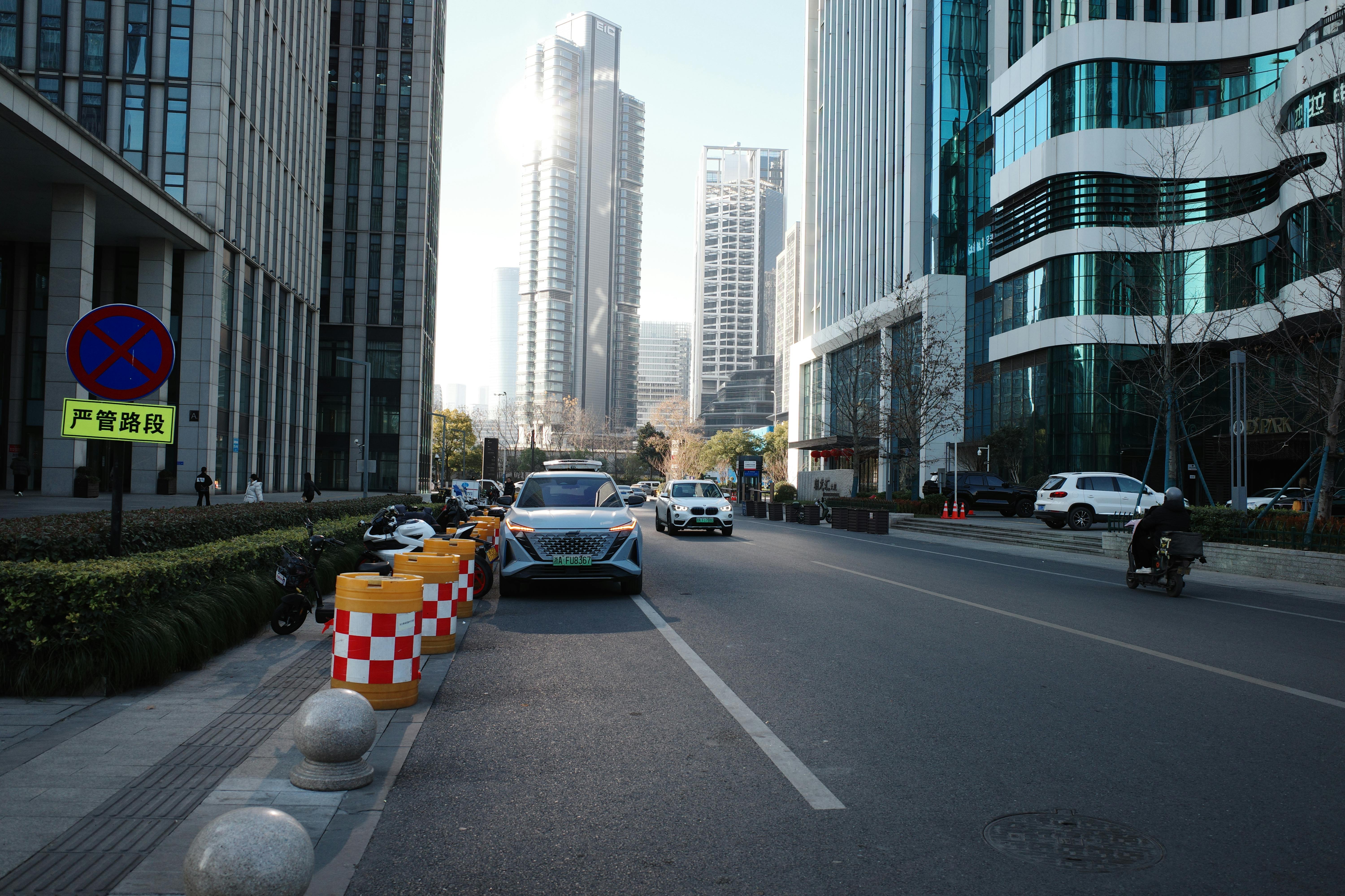 How Guident is making autonomous vehicles safer with multi-network TaaS — Photo by JUNLIN ZOU on Pexels