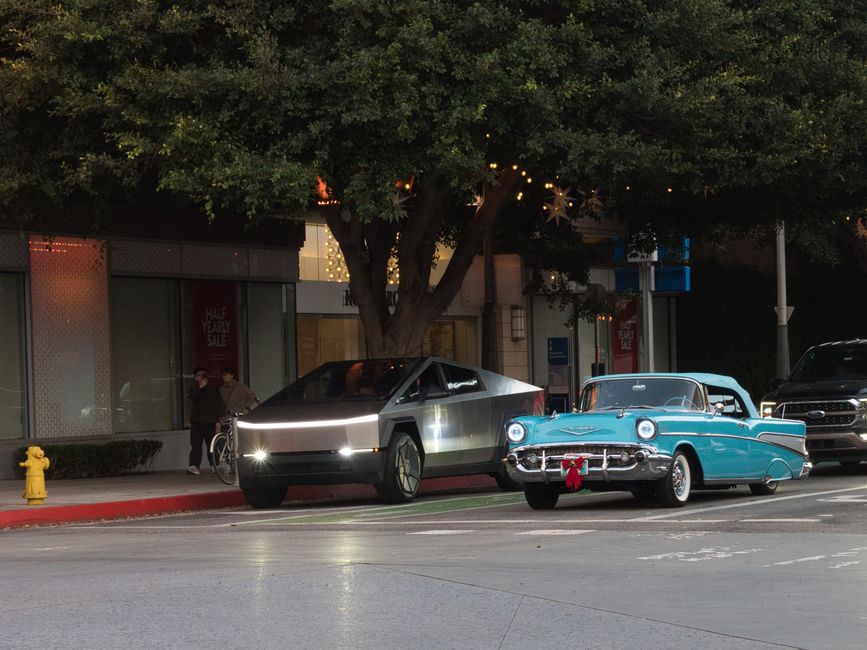 7. Retro Futurism: Nostalgia Meets Innovation 7. Retro Futurism: Nostalgia Meets Innovation