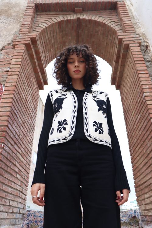 Free Stylish portrait of a woman under a historic arch in Tetouan, Morocco. Stock Photo
