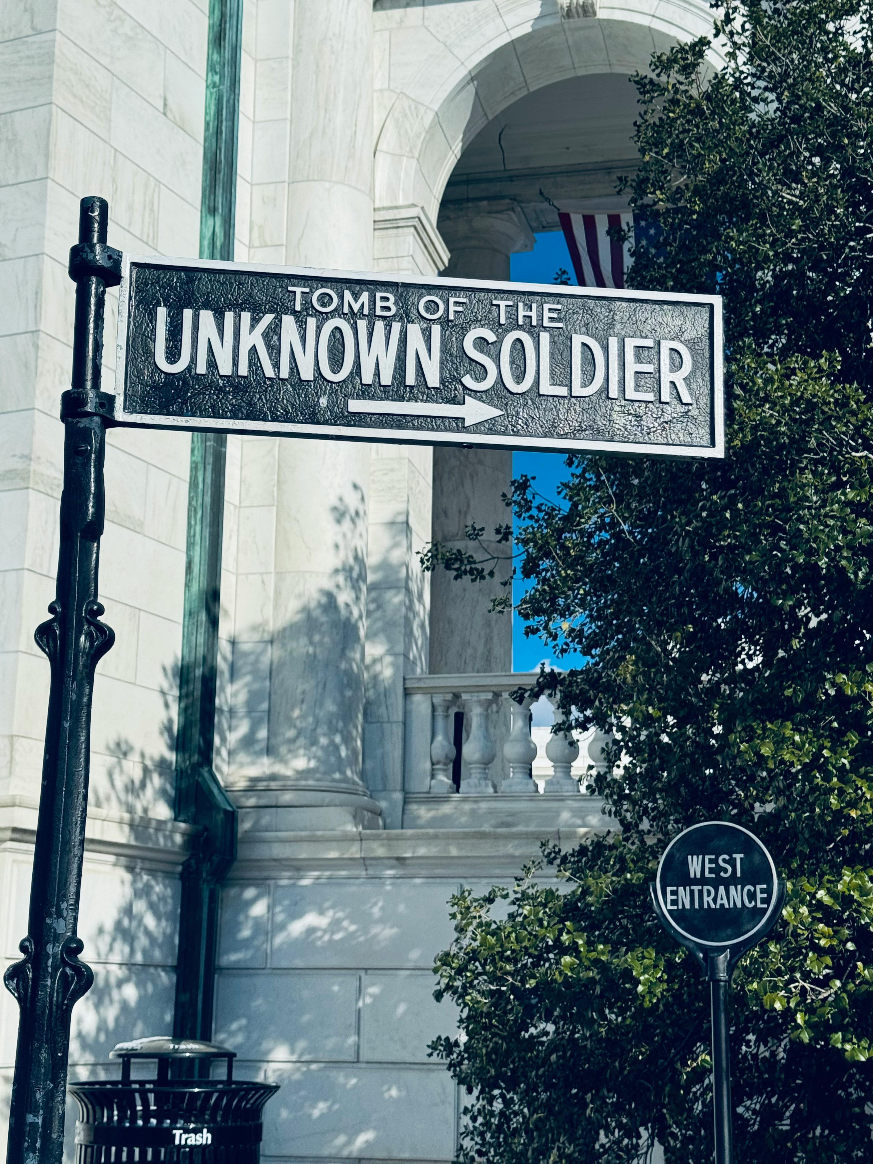Gratis Papan penunjuk di Makam Prajurit Tak Dikenal, Pemakaman Nasional Arlington. Foto Stok