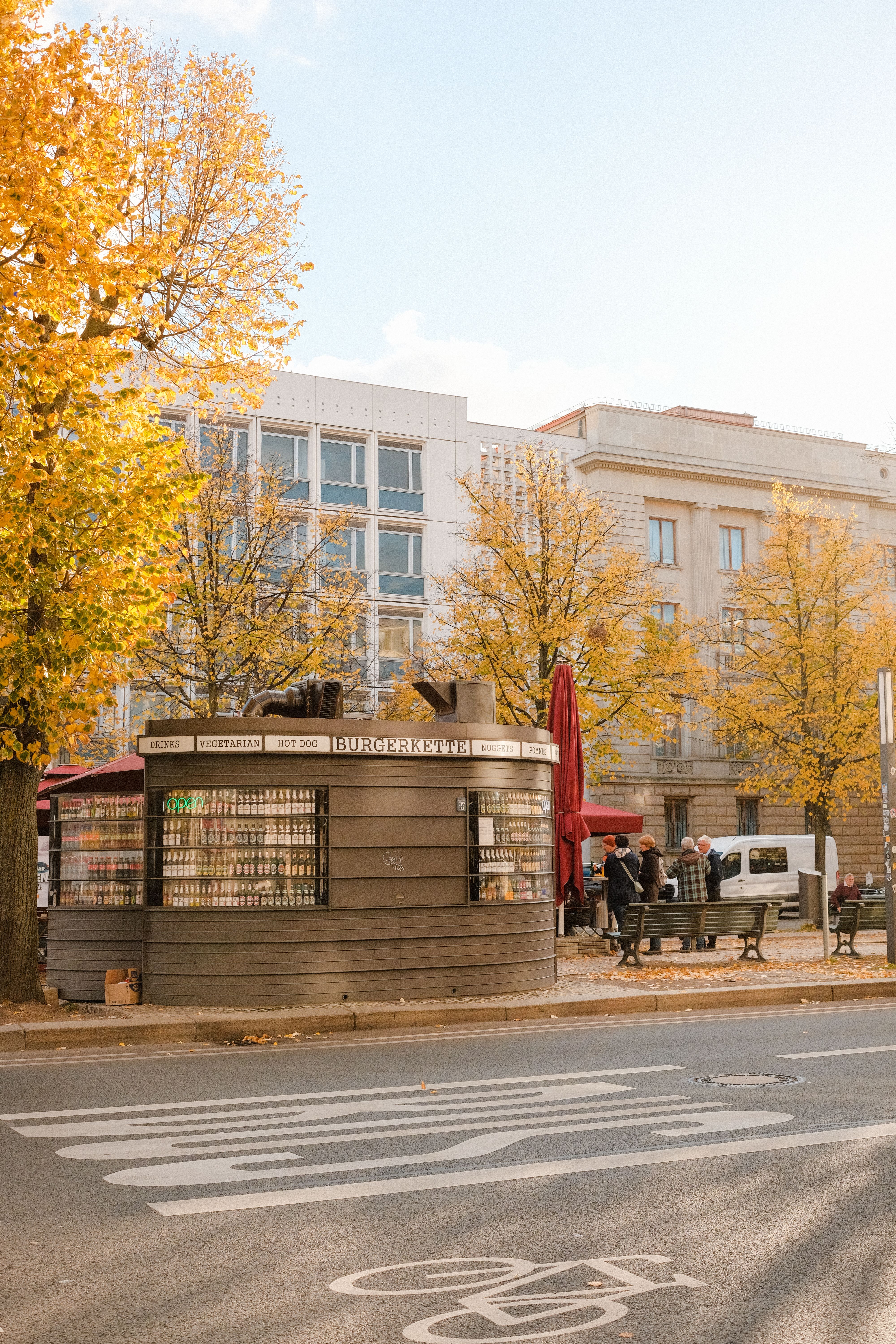 Street Scene with Autumn Trees and Urban Architecture · Free Stock Photo