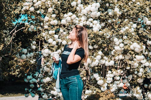 Free Woman Wearing Black Crew Neck Shirt And Blue Jeans Stock Photo