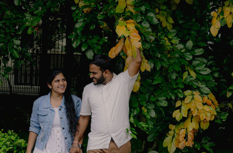 Online dating: starting a conversation on a niche platform