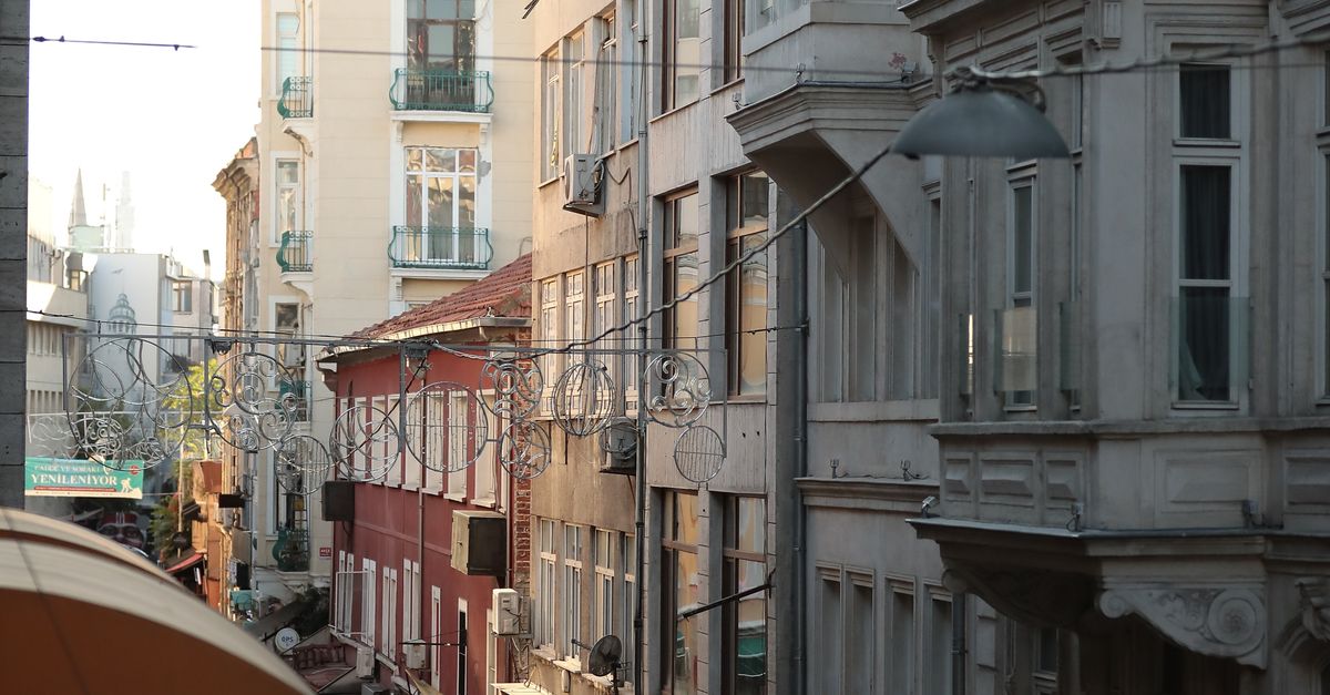 Charming Street View in Istanbul's Karaköy District · Free Stock Photo