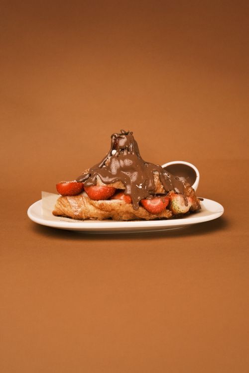 Free Indulge in a gourmet chocolate-drizzled croissant with fresh strawberries, perfect for breakfast or dessert. Stock Photo