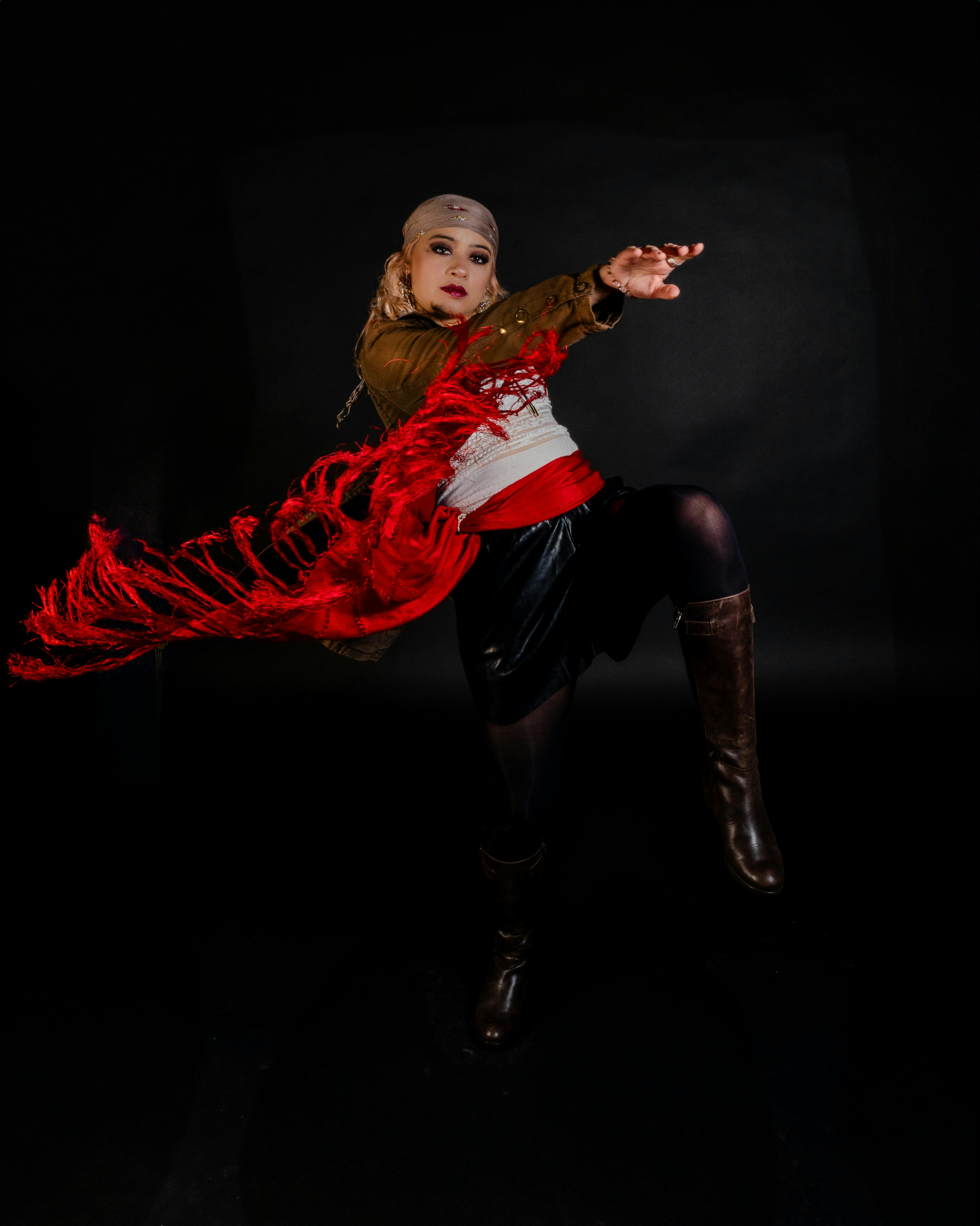 grátis Dançarina Dinâmica Em Performance Artística Foto profissional