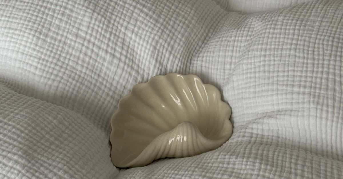 Minimalist Shell-Shaped Dish on White Bedding · Free Stock Photo