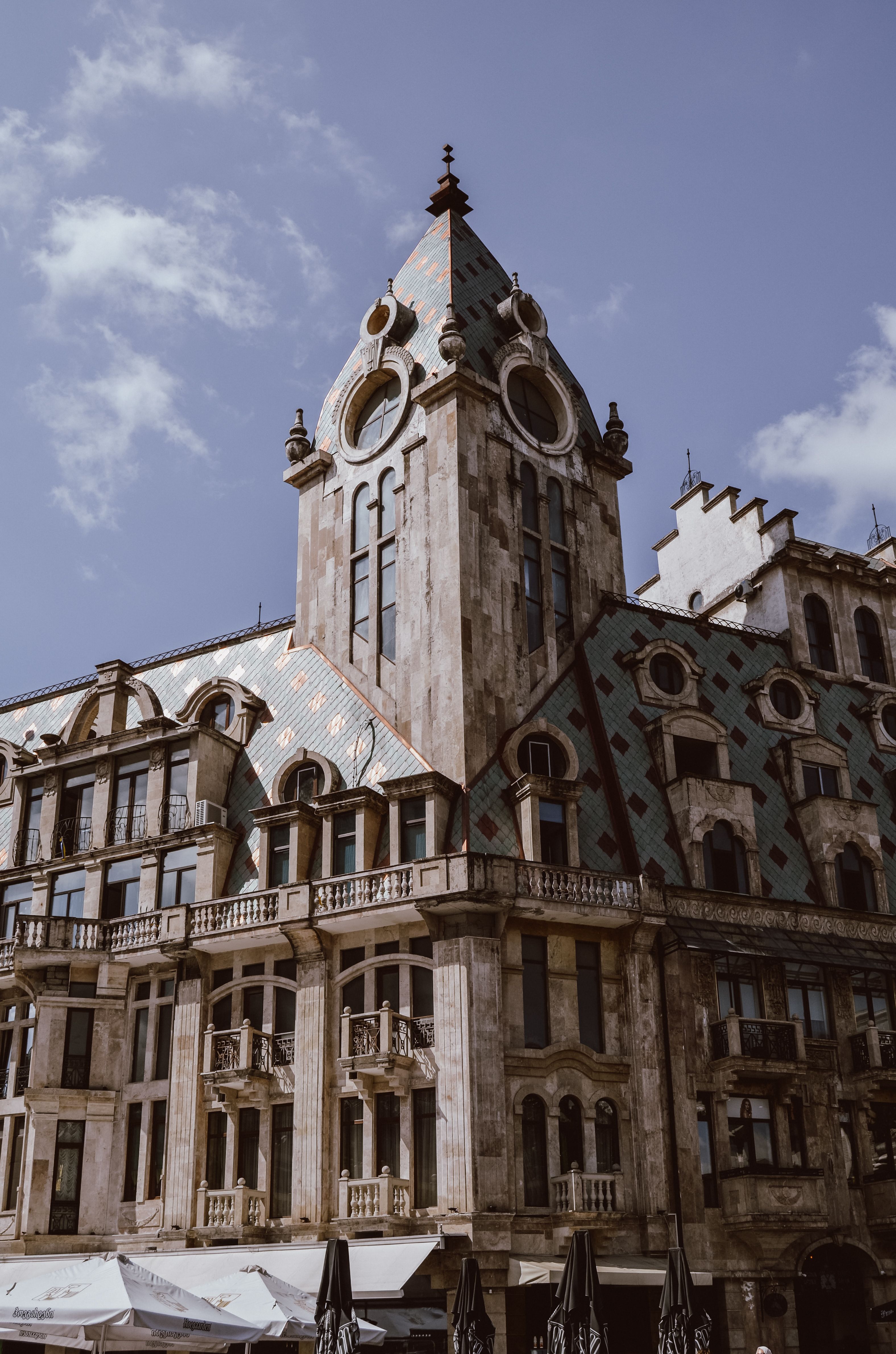 Elegant Historic Building Under Clear Sky · Free Stock Photo