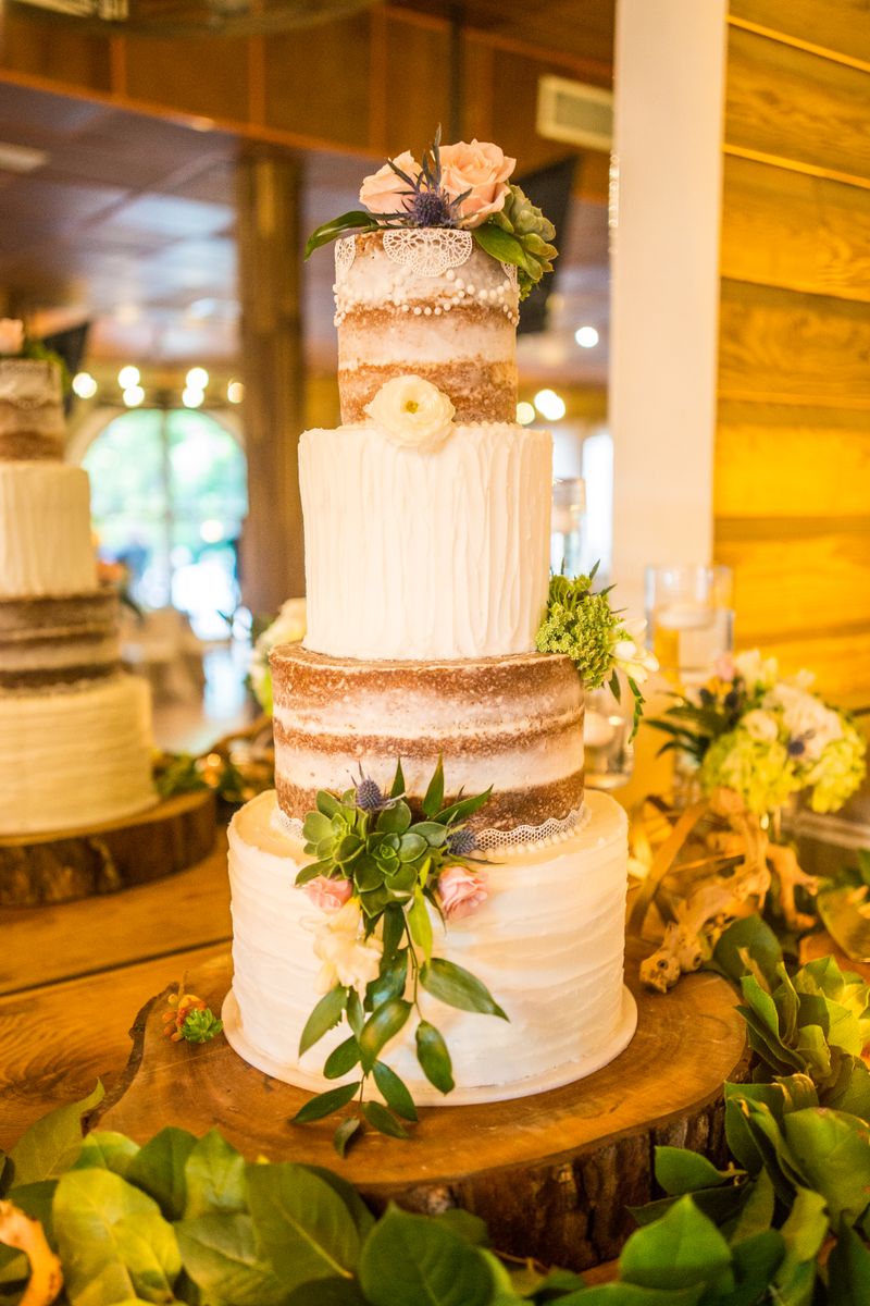 Wedding cake dan cupcakes