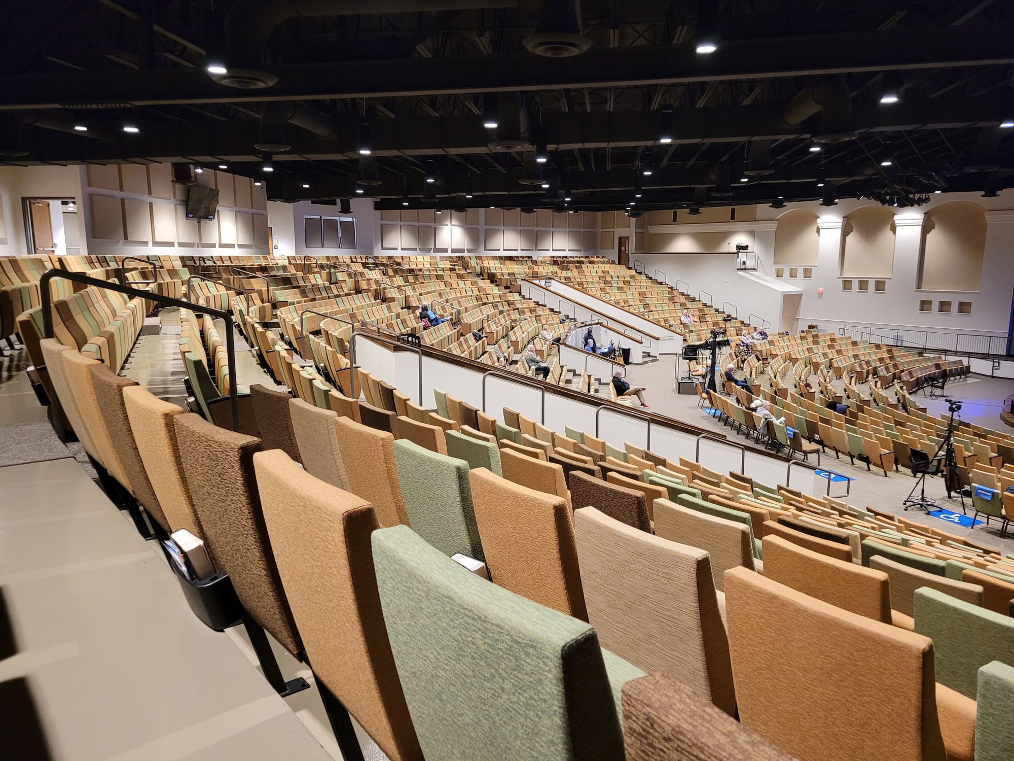 Spacious Modern Auditorium with Tiered Seating · Free Stock Photo