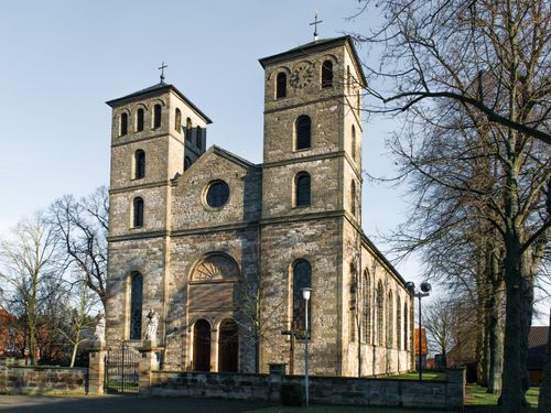 Free Captivating view of a historic church in Warburg, Germany showcasing two clock towers. Stock Photo