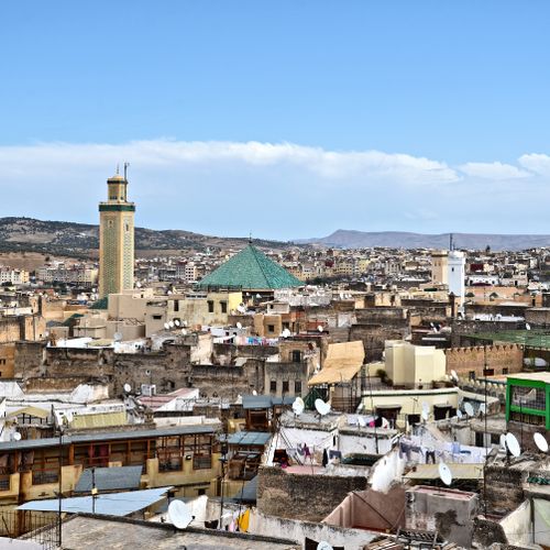Free Aerial view of Fès medina with a prominent mosque and surrounding architecture. Stock Photo