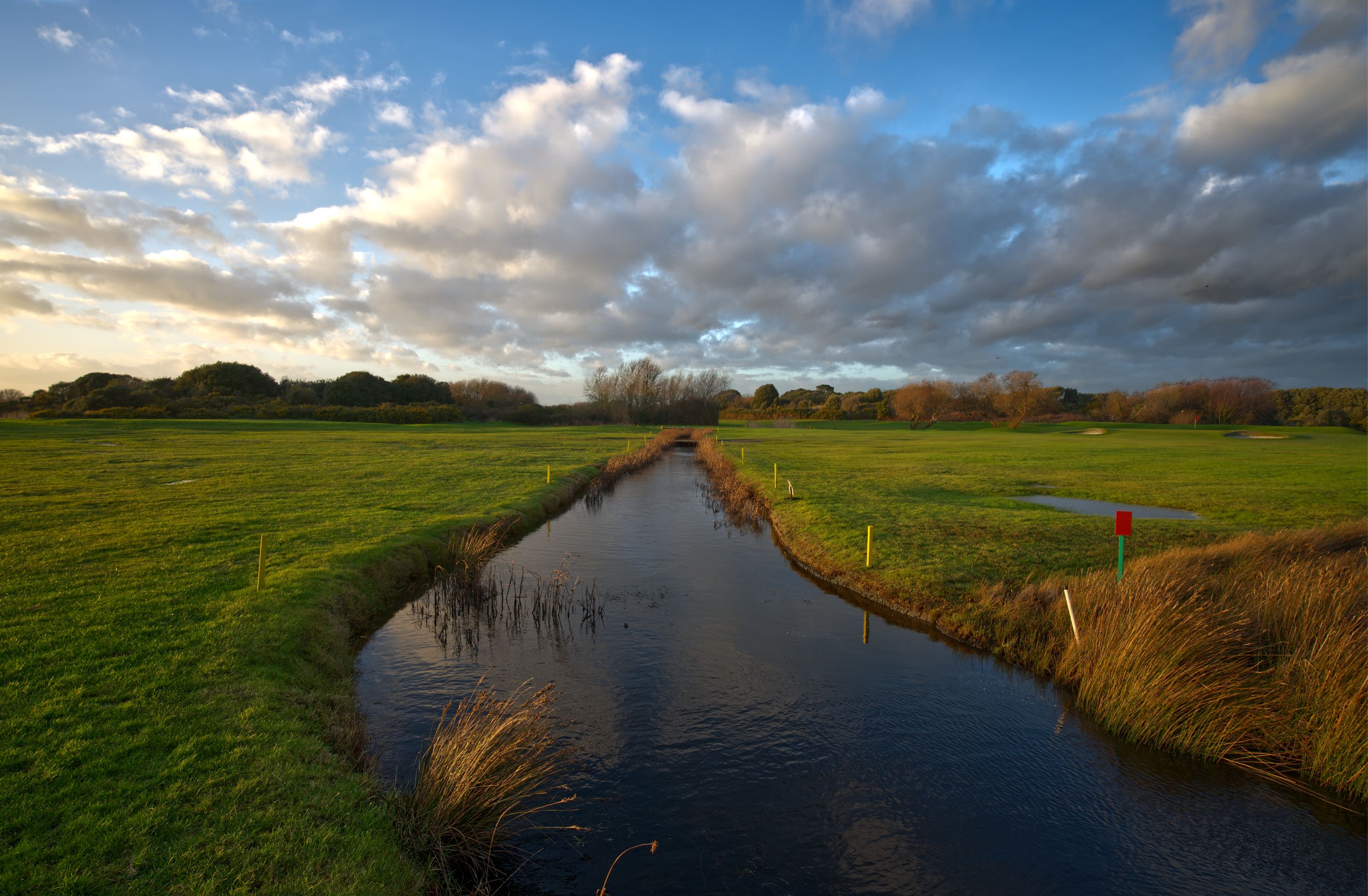 Scenic English Countryside Stream at Sunset · Free Stock Photo