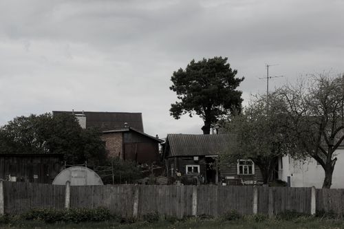 Free A tranquil rural scene featuring traditional homes and greenery in Wrocław, Poland. Stock Photo