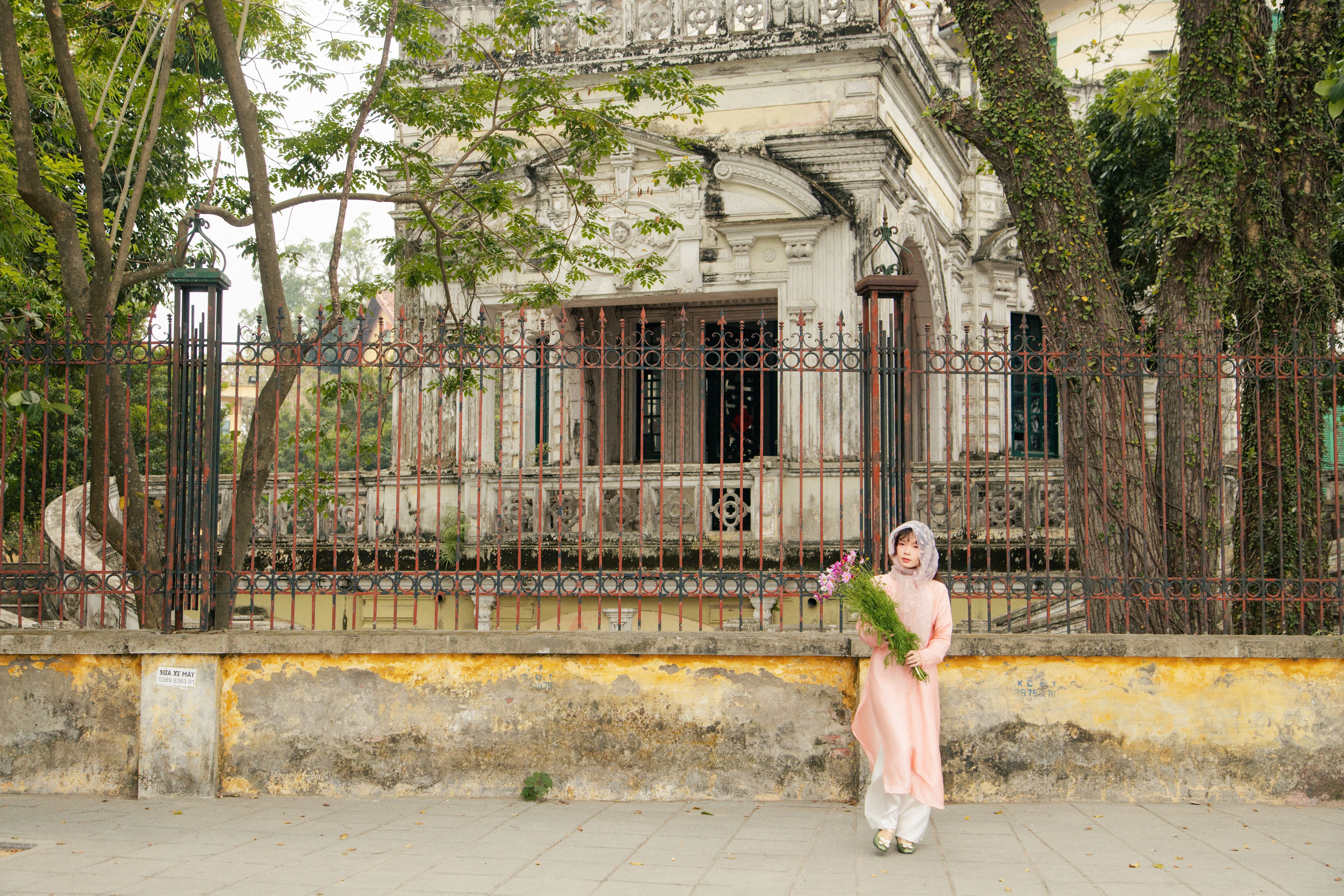 ao dai woman hanoi