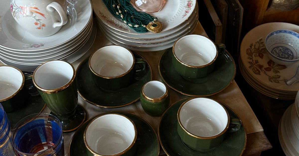 Dishware Collection Point Vintage Dishware Collection in Antique Store · Free Stock Photo