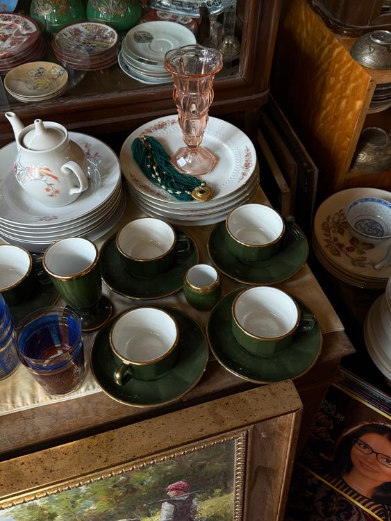 Dishware Collection Point Vintage Dishware Collection in Antique Store · Free Stock Photo
