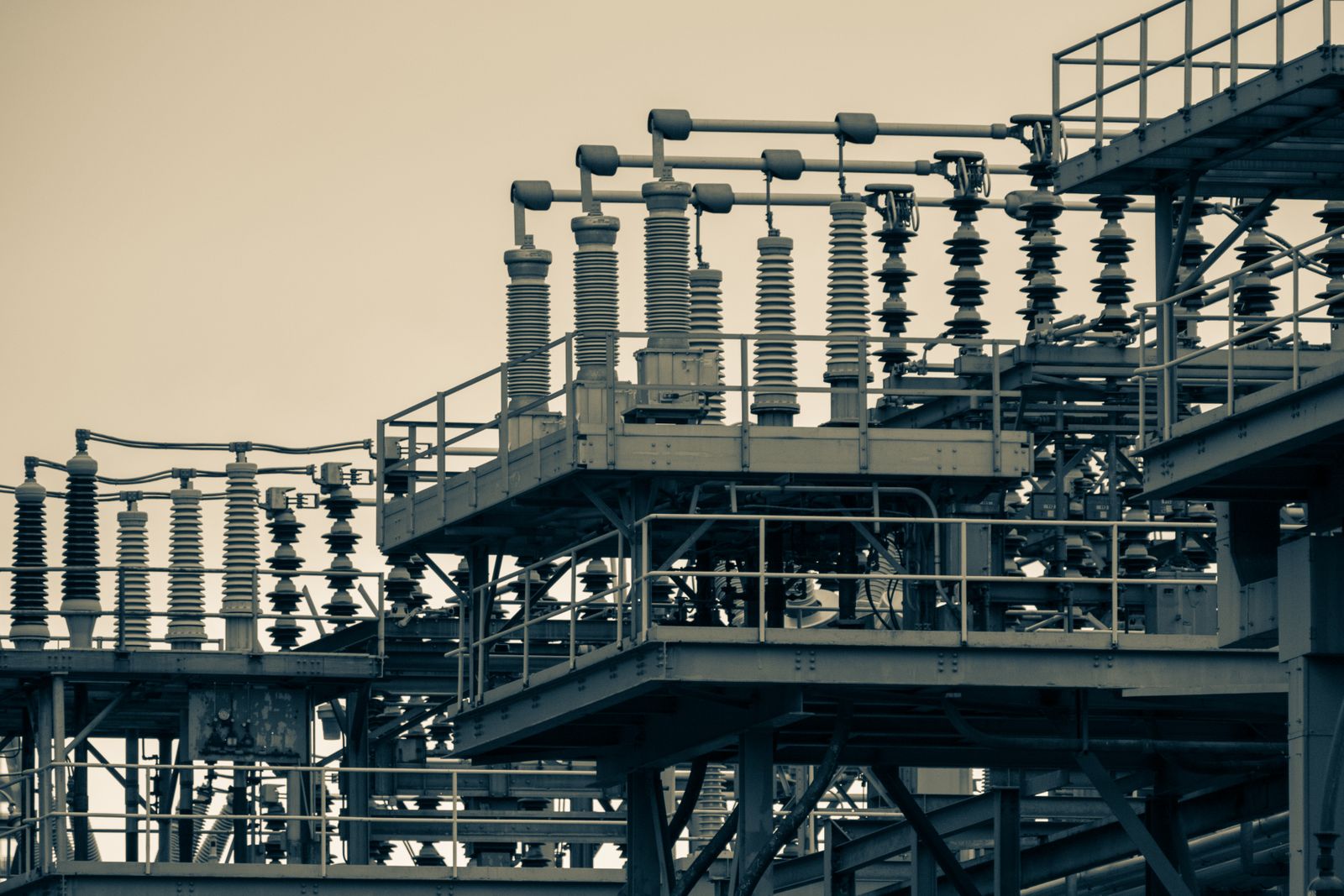 The Impending Gridlock: How National Power Bottlenecks Are Impacting Enterprise Cloud Availability and Pricing 11 hybrid IT infrastructure energy efficiency consulting: detailed industrial power station used for infrastructure energy risk planning.