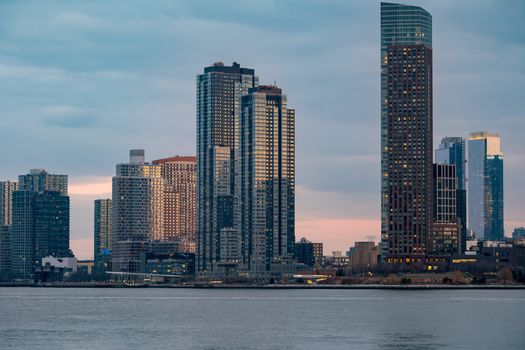 Prächtiges Bauwerk: Stadt & Skyline in Szene