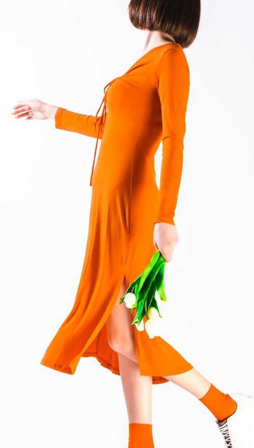 Free Stylish orange dress in İstanbul with tulips, showcasing flowy elegance and creative fashion. Stock Photo