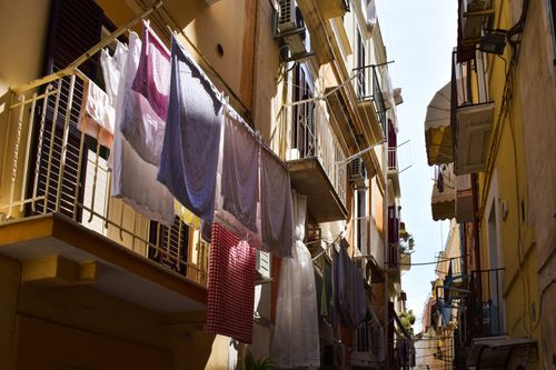 Free Clothes drying in a charming alley in Apulia, Italy, showcasing local life. Stock Photo