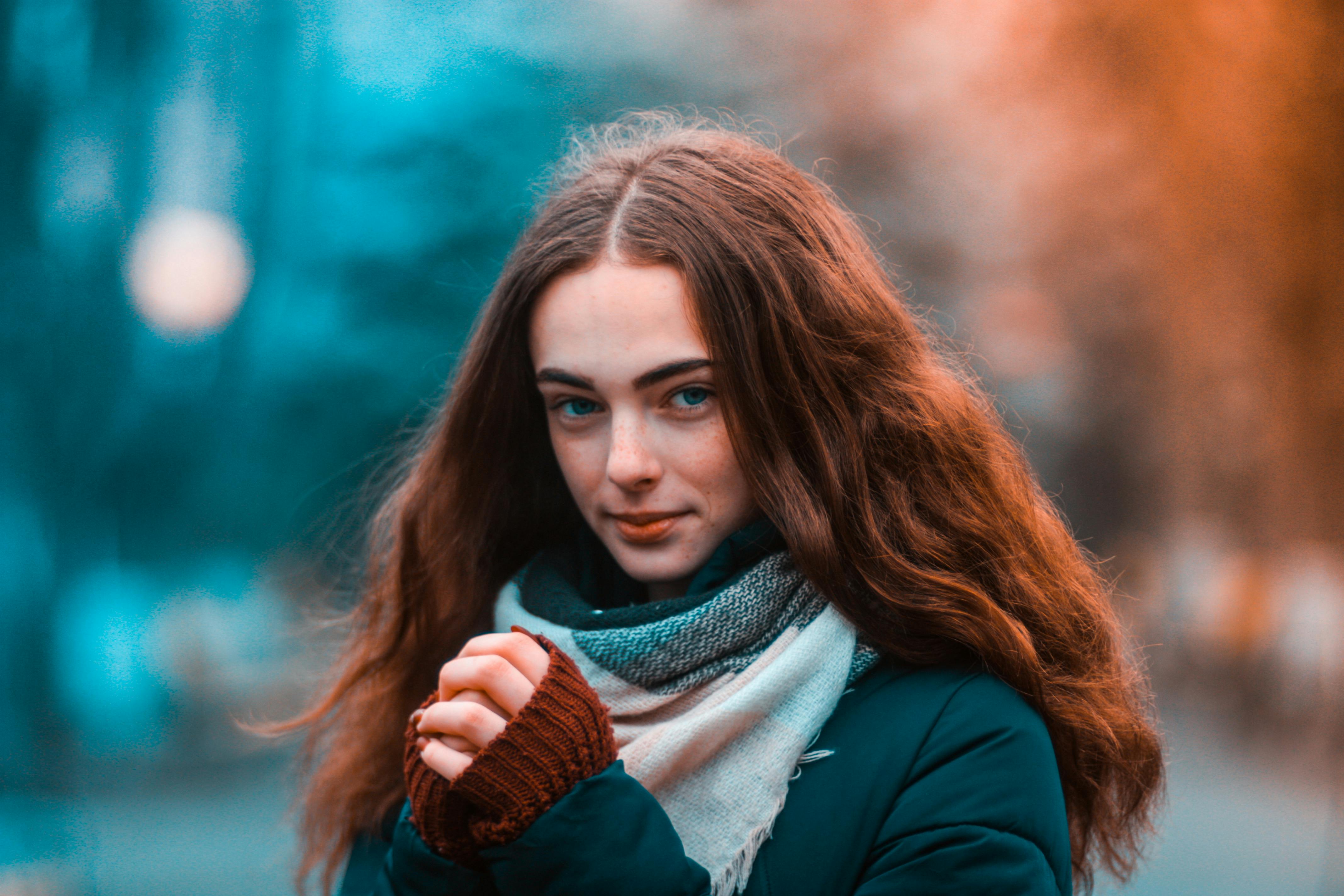 Enfoque Selectivo Foto De Retrato De Mujer Posando · Foto De Stock Gratuita