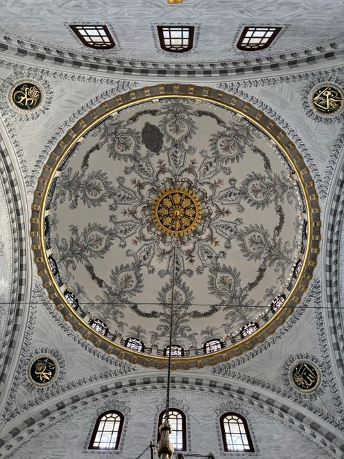 Free Detailed view of the Nusretiye Mosque's dome, showcasing Islamic art and architecture in Istanbul, Türkiye. Stock Photo