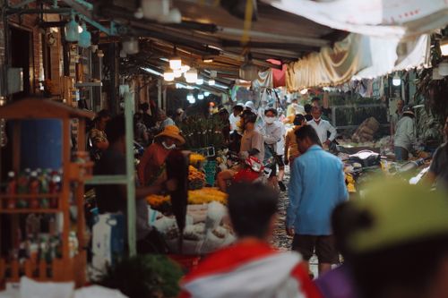 Free Lively scene in a bustling outdoor market with diverse shoppers and vibrant atmosphere. Stock Photo